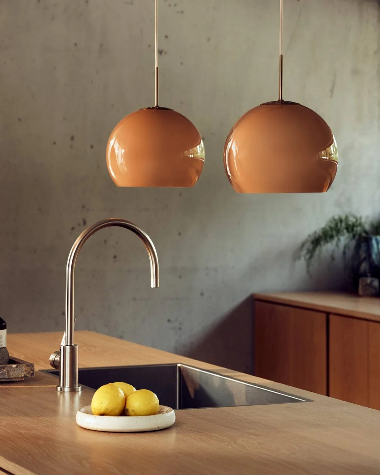 Ball pendant lamp, Cappuccino, Ø25 cm Frandsen