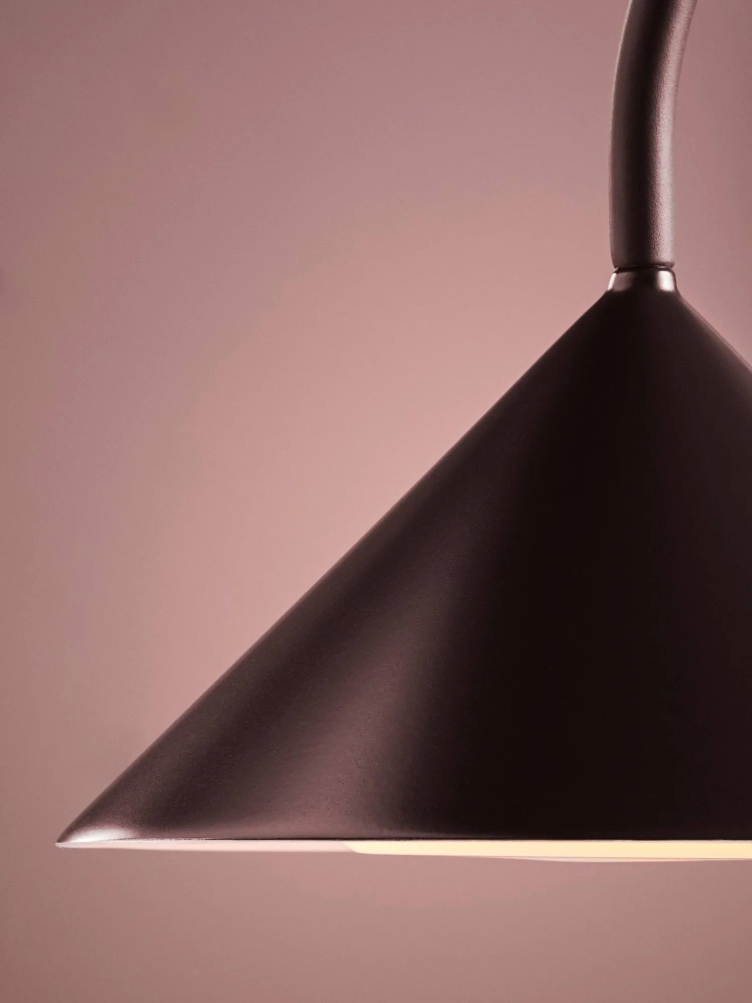 Grasp portable table lamp, Matt Beetroot, 47 cm Frandsen
