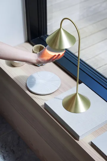 Grasp portable table lamp - Solid brass, 47 cm - Frandsen