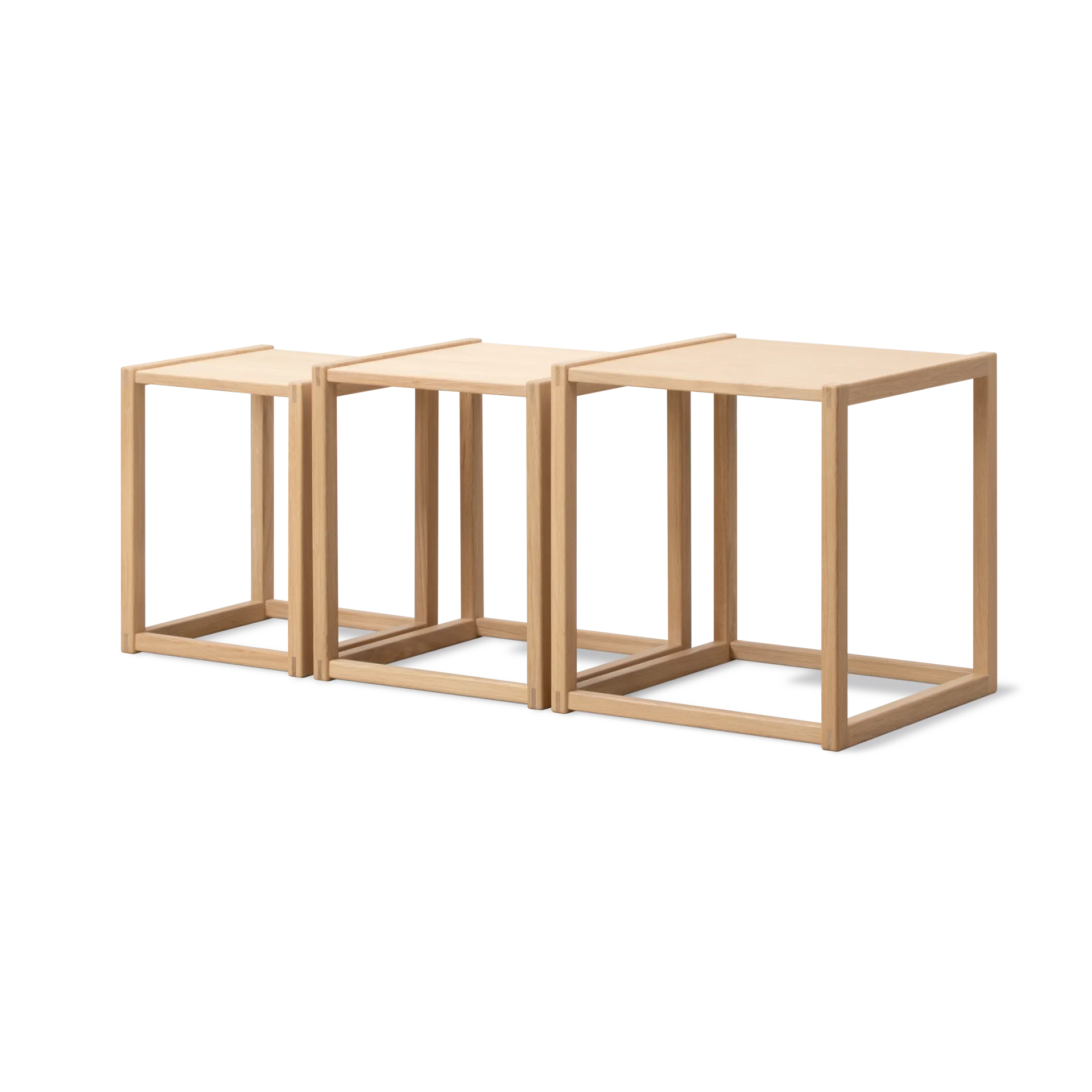 BM375 Nesting table 3 pieces, Light oiled oak Fredericia Furniture