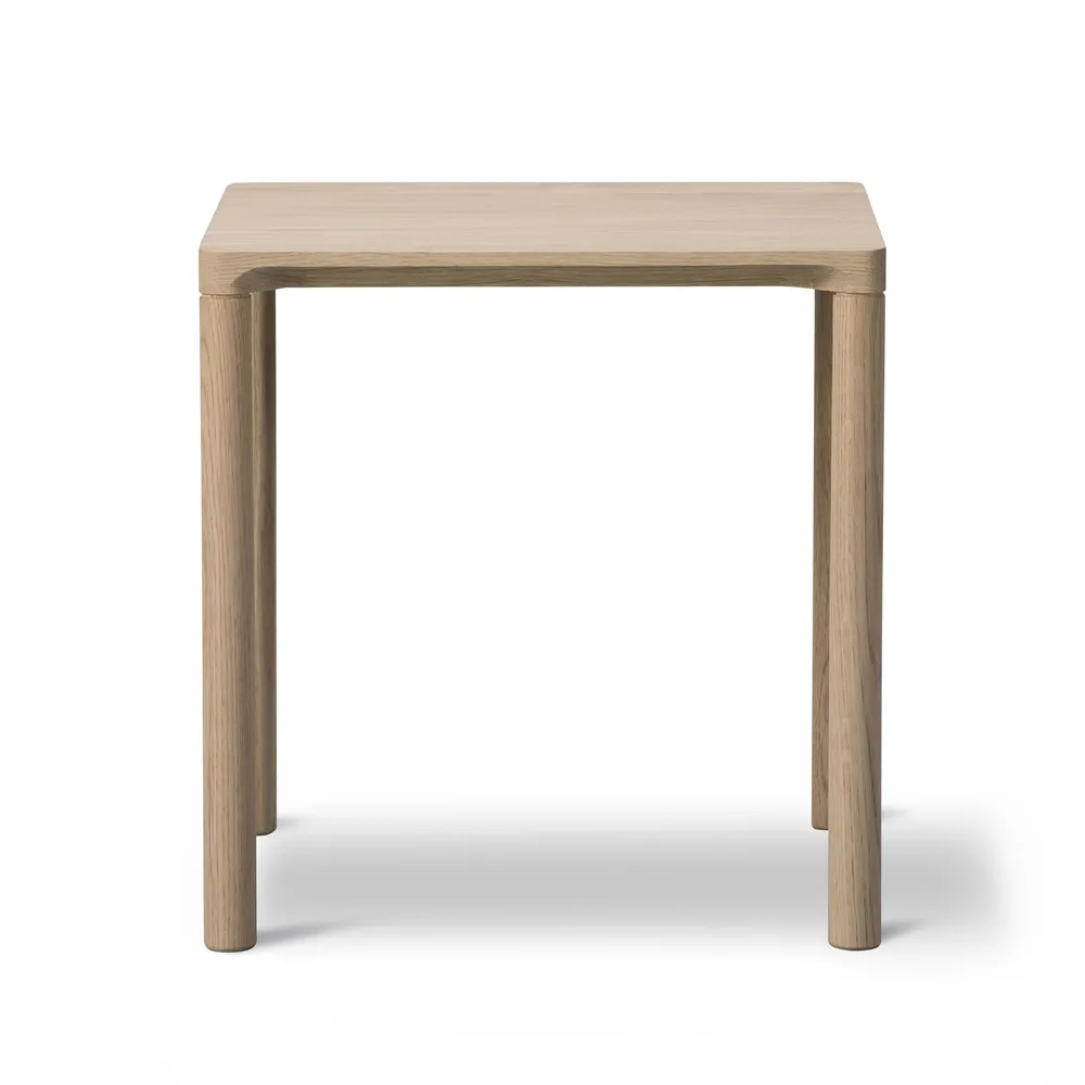Piloti 6705 side table, Lacquered oak - height 41 cm Fredericia Furniture