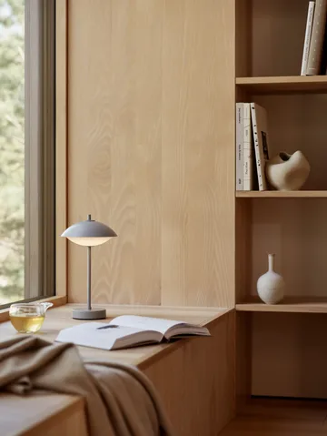 Clam portable table lamp 31 cm - Nine grey - Fritz Hansen