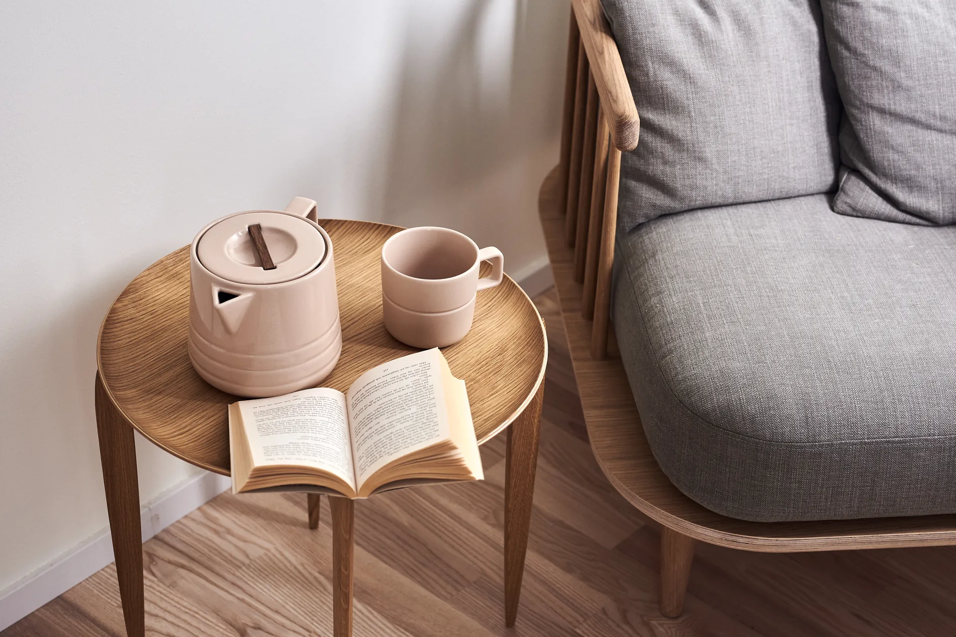 Foldable Tray Table Ø 45 cm, Oak Fritz Hansen