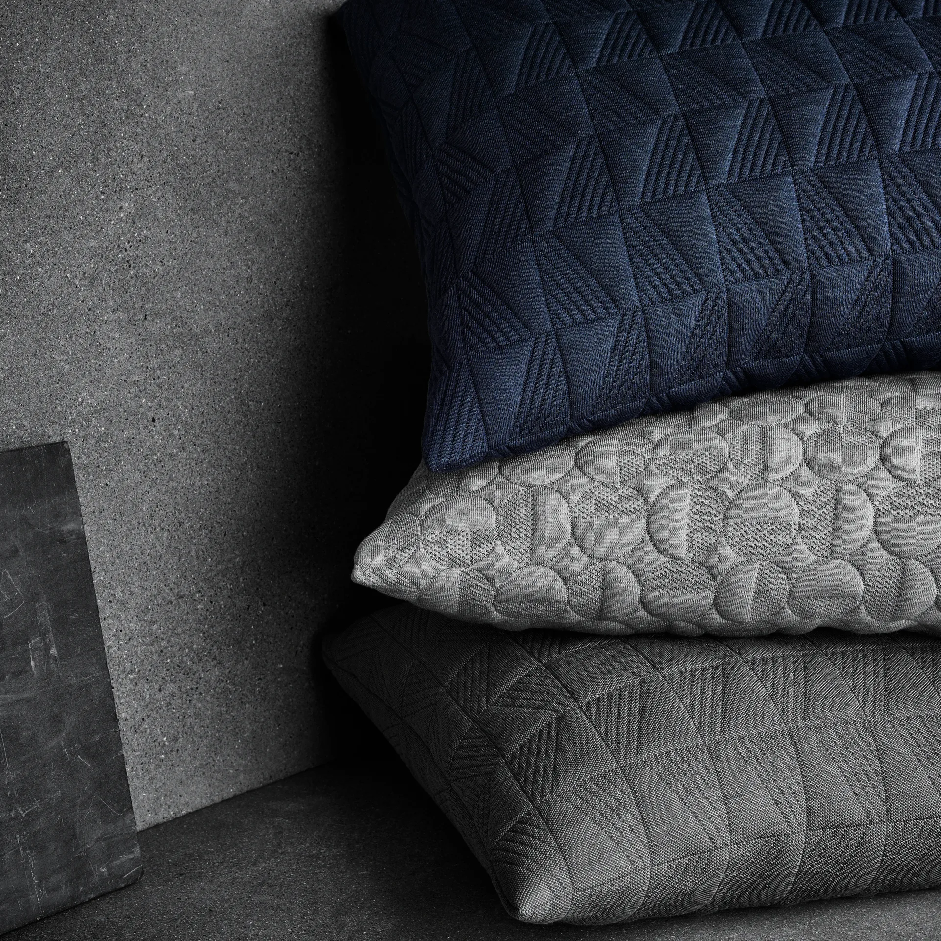 Trapez cushion 60x40 cm, Midnight blue Fritz Hansen