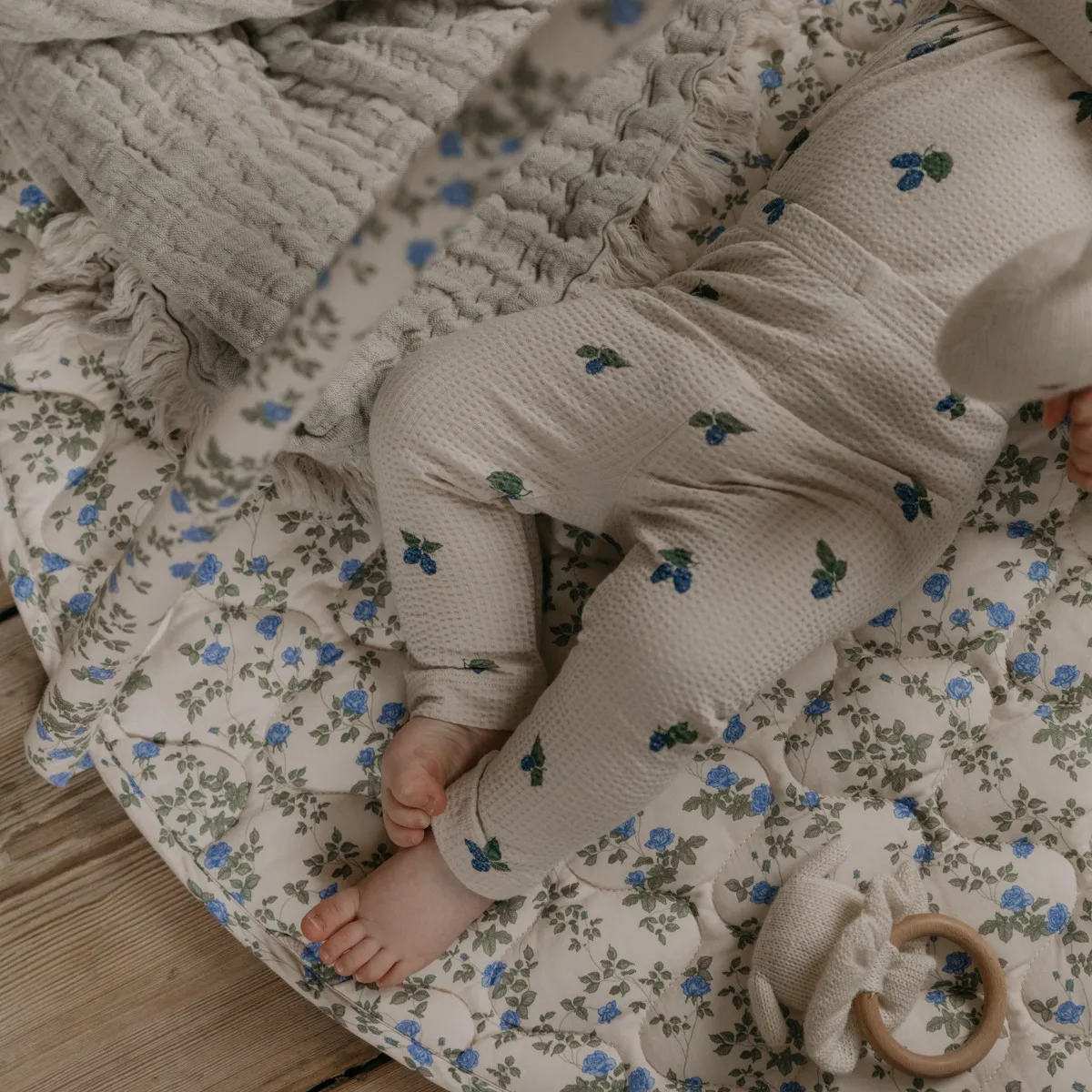 Dainty satin babygym, Ø90 cm Garbo&Friends
