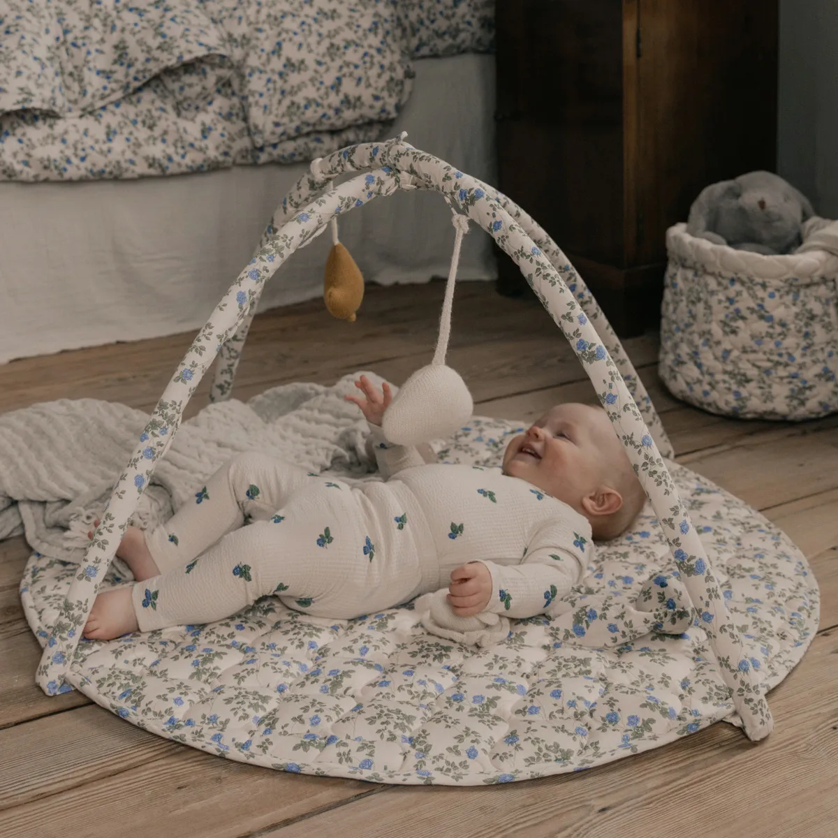 Dainty satin babygym, Ø90 cm Garbo&Friends