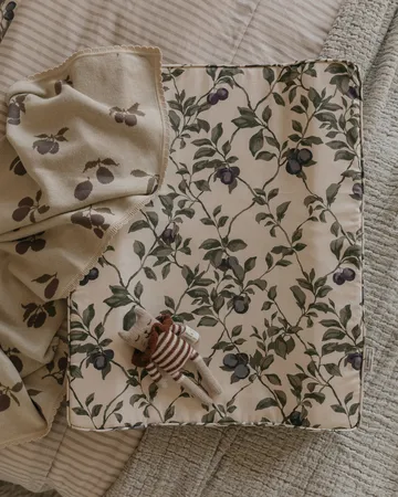 Plum satin changing mat - 50x65x9 cm - Garbo&Friends
