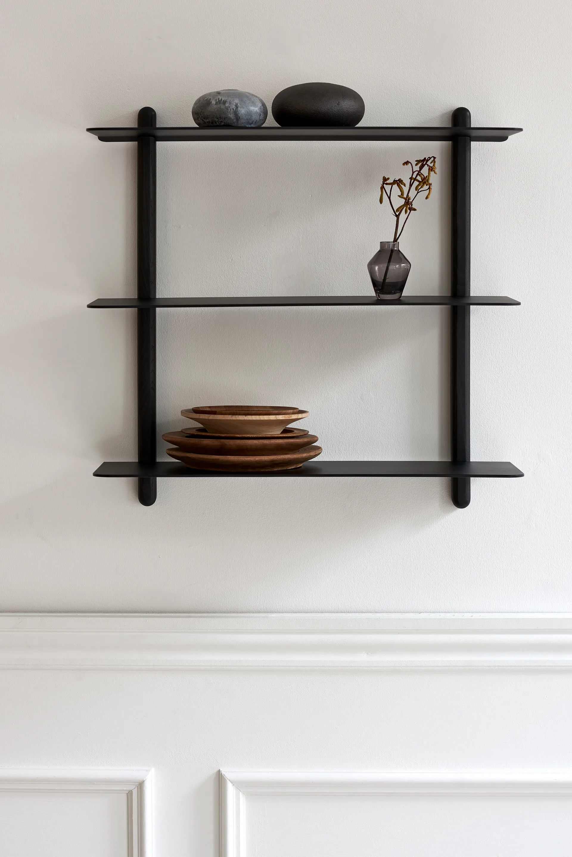 Nivo shelf A large, Black oiled ash-black Gejst