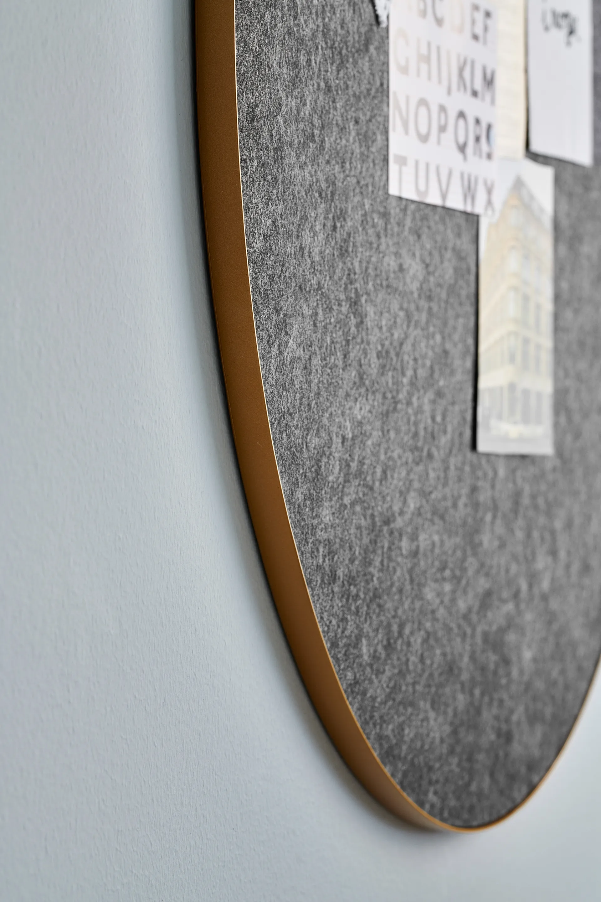 Retell pinboard Ø80 cm, Black-brass Gejst