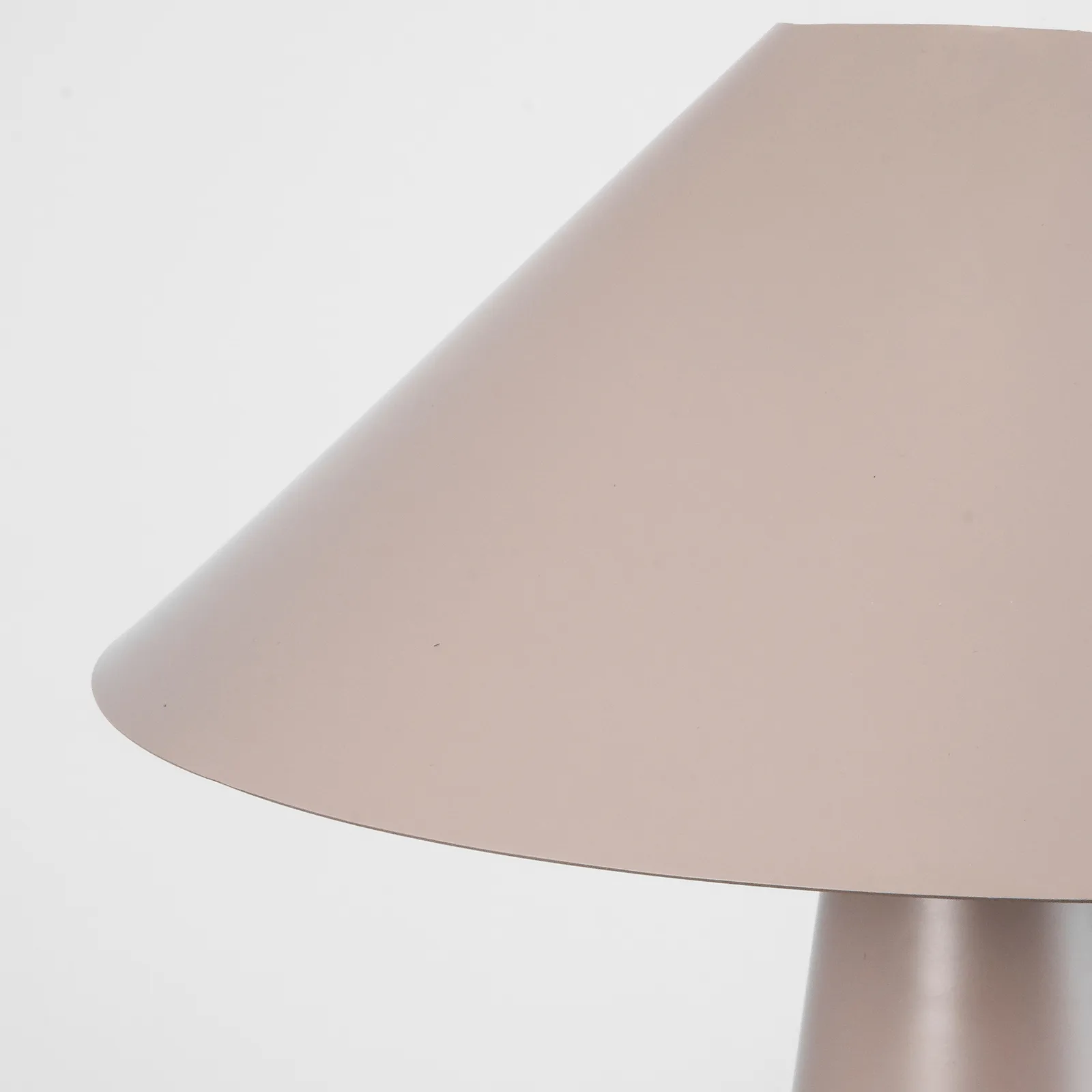 Cannes table lamp, mole Globen Lighting
