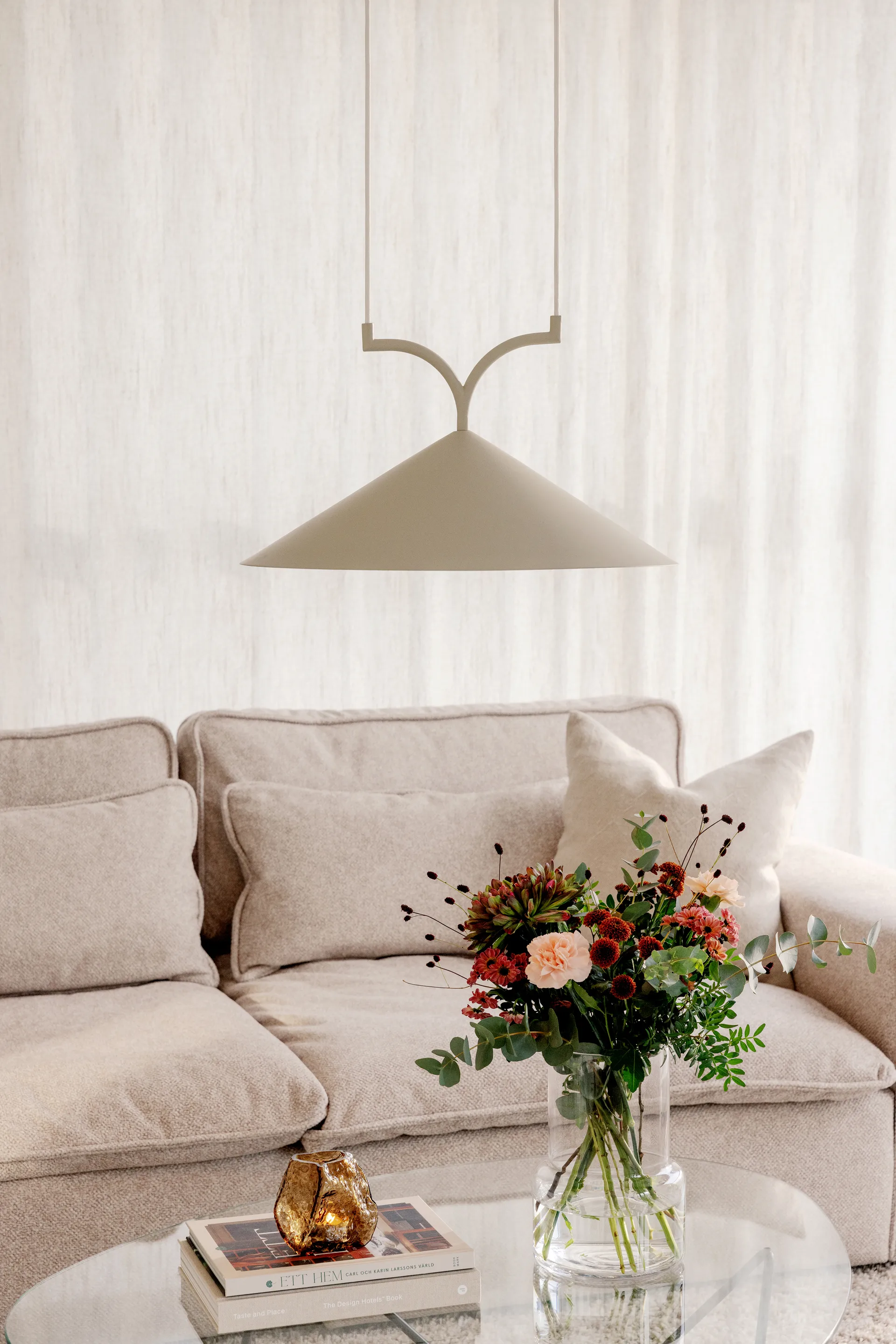 Curve pendant 50, Beige Globen Lighting