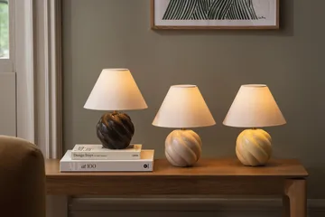 Dahlia table lamp - Butter yellow - Globen Lighting