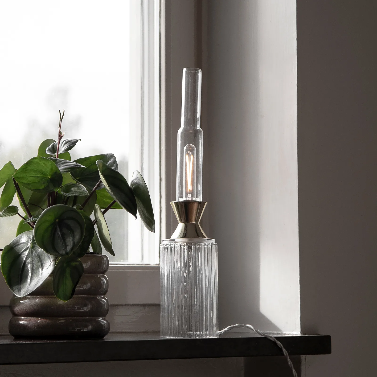 Ester table lamp, Clear-brass Globen Lighting