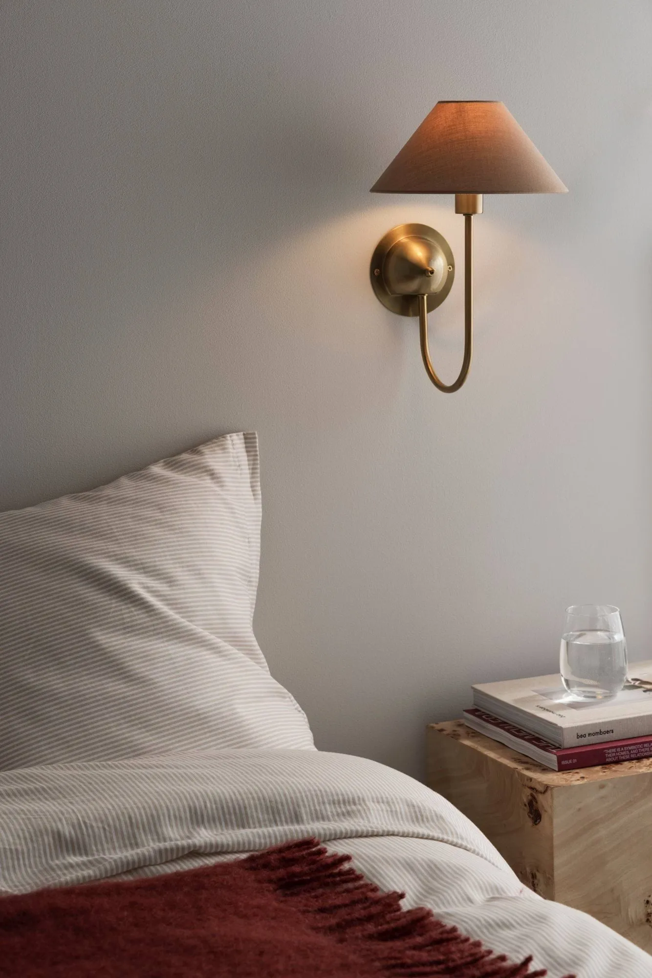 Iris wall lamp, Mocha Globen Lighting