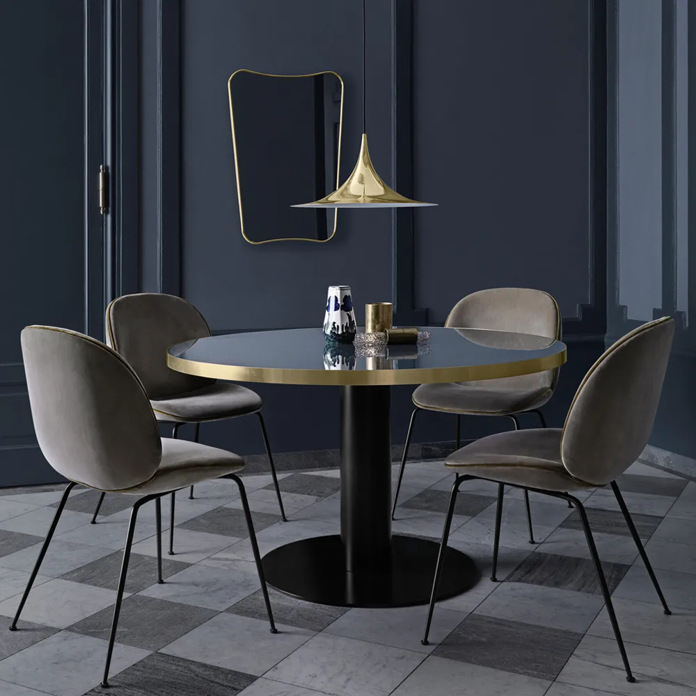 Gubi 2.0 dining table, American walnut. ø130. black stand GUBI