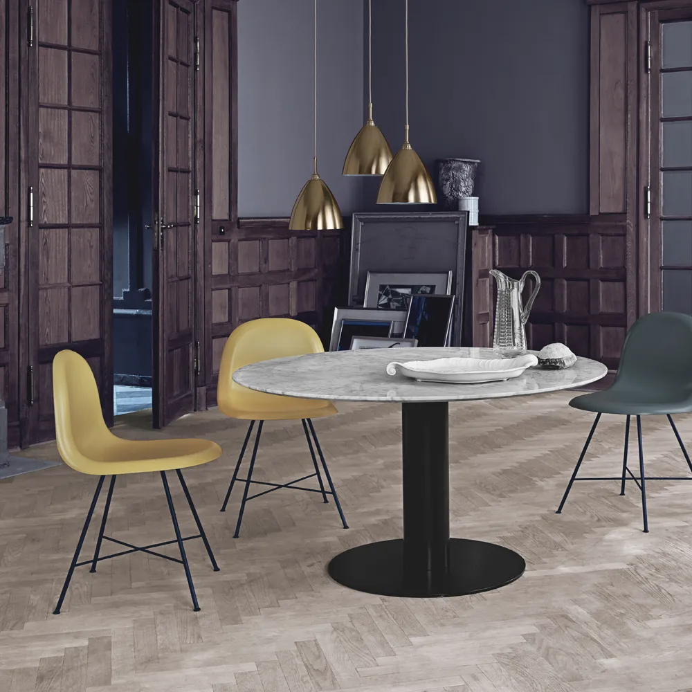 Gubi 2.0 dining table, Marble black. ø150. black stand GUBI