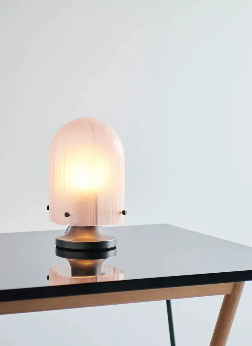 Seine table lamp Ø17.2x26.2 cm, Brass-coral GUBI