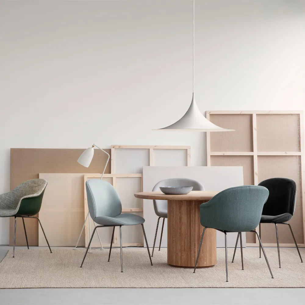 Semi Ø90 pendant lamp, White semi matt GUBI