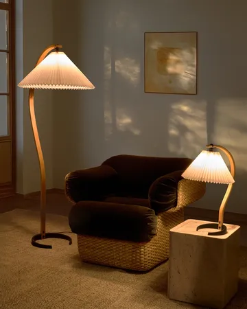 Timberline table lamp - Oak-birch-white - GUBI