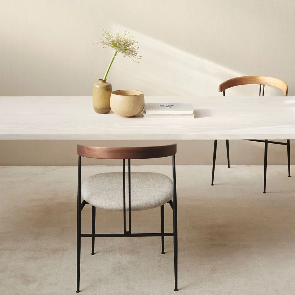 Violin dining chair, Karakorum 001 white-covered GUBI