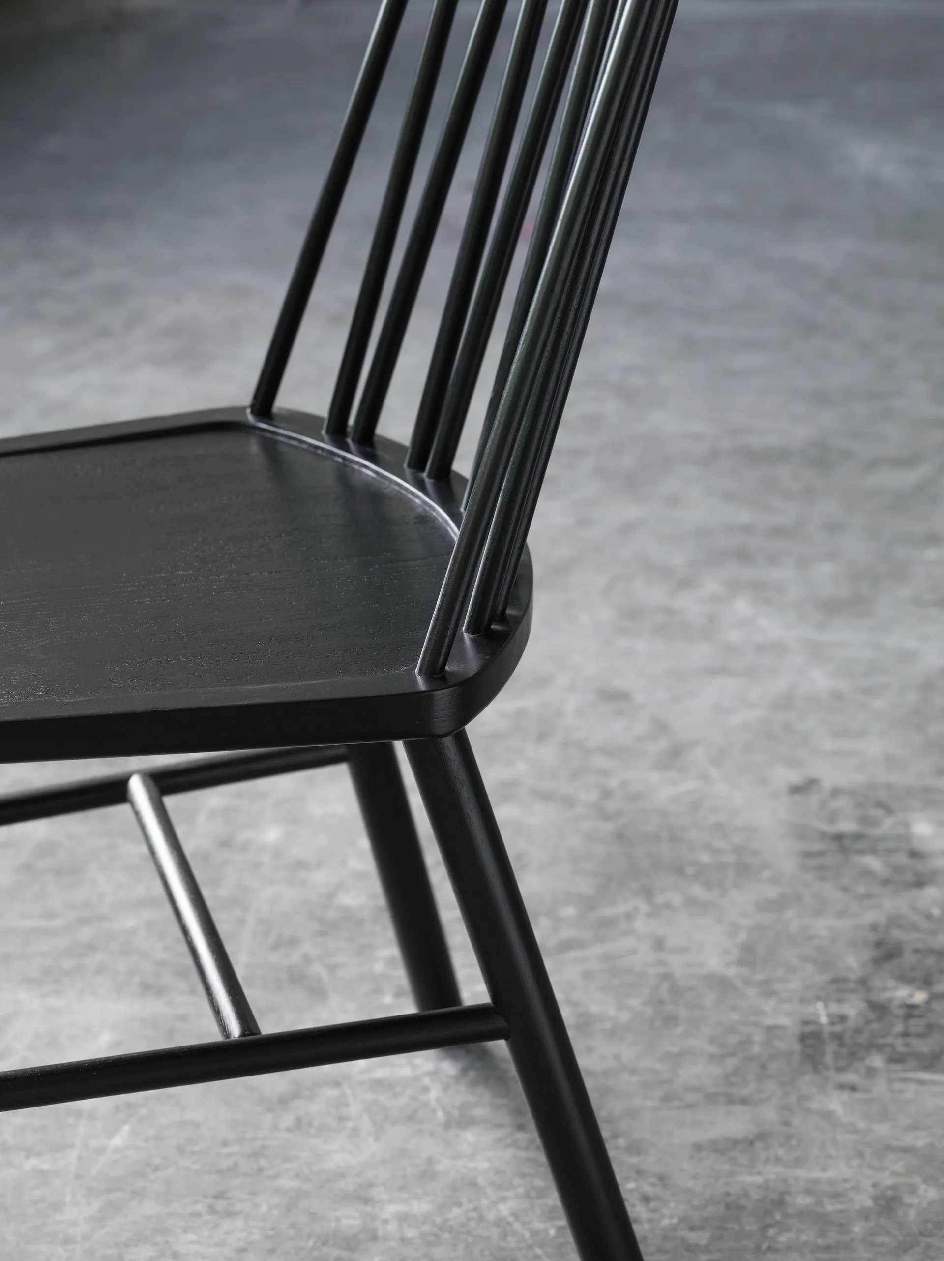 ZigZag chair, Stained black ash Hans K