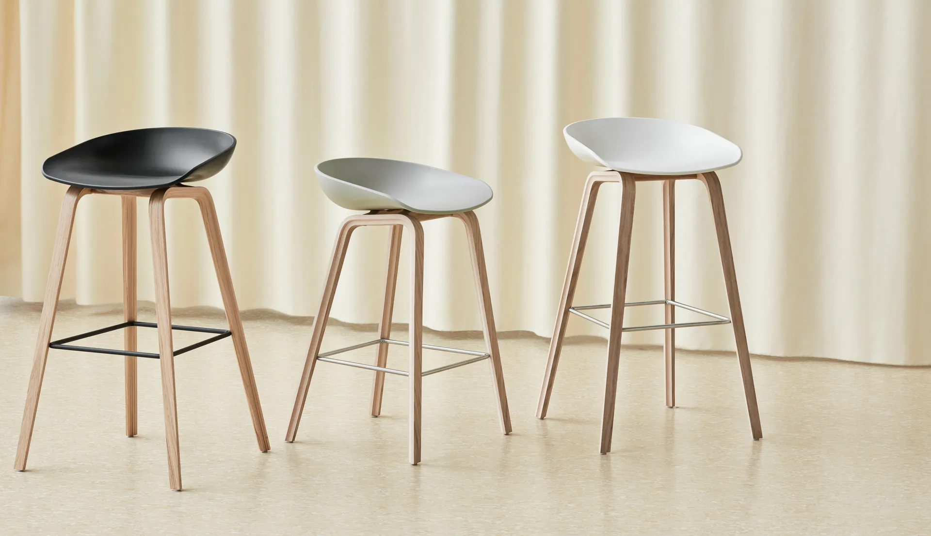 About a Stool AAL32 High 2.0 bar stool lacquered oak base, White-stainless steel footrest HAY