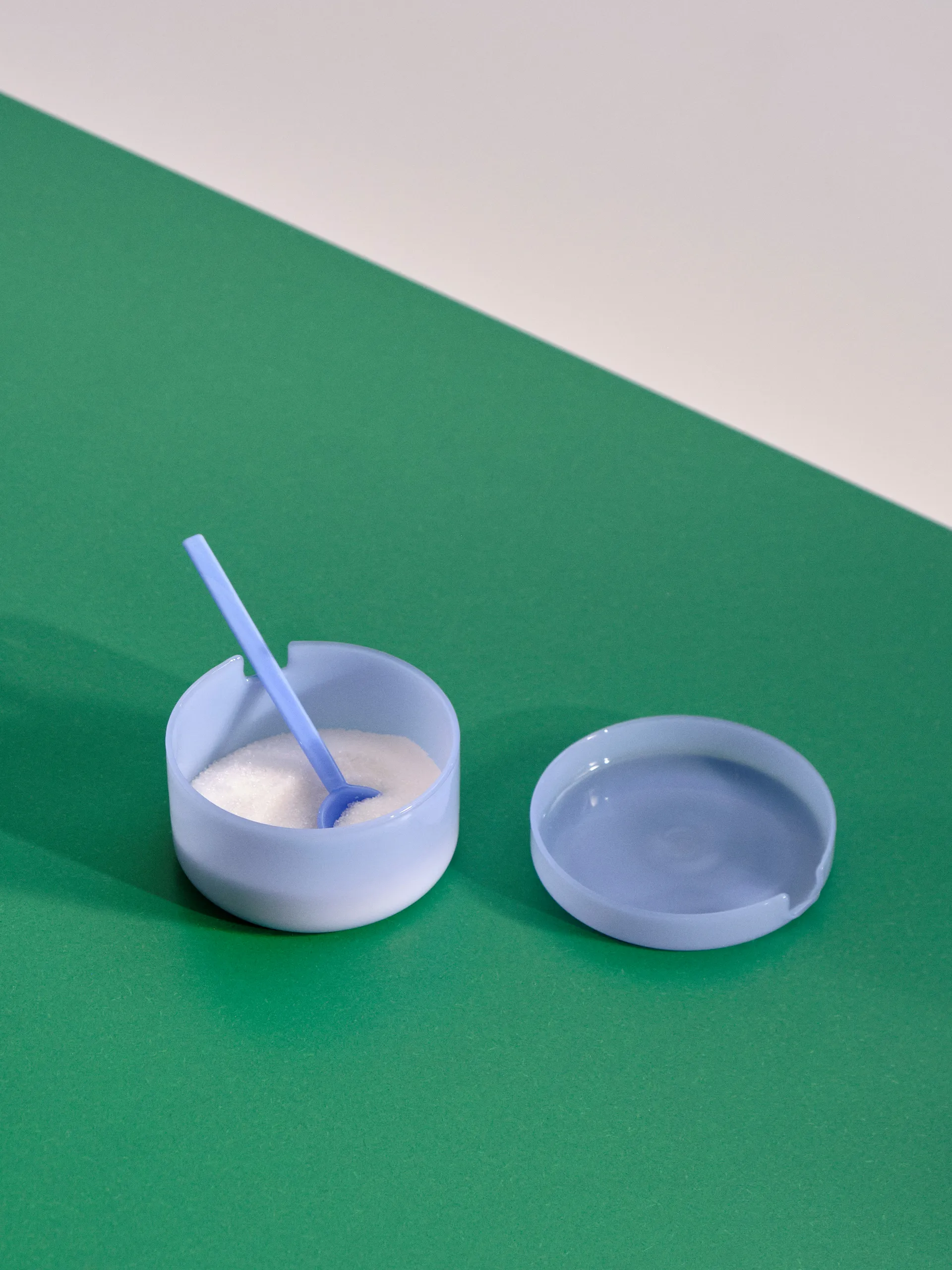 Borosilicate bowl with lid and spoon, Jade light blue HAY