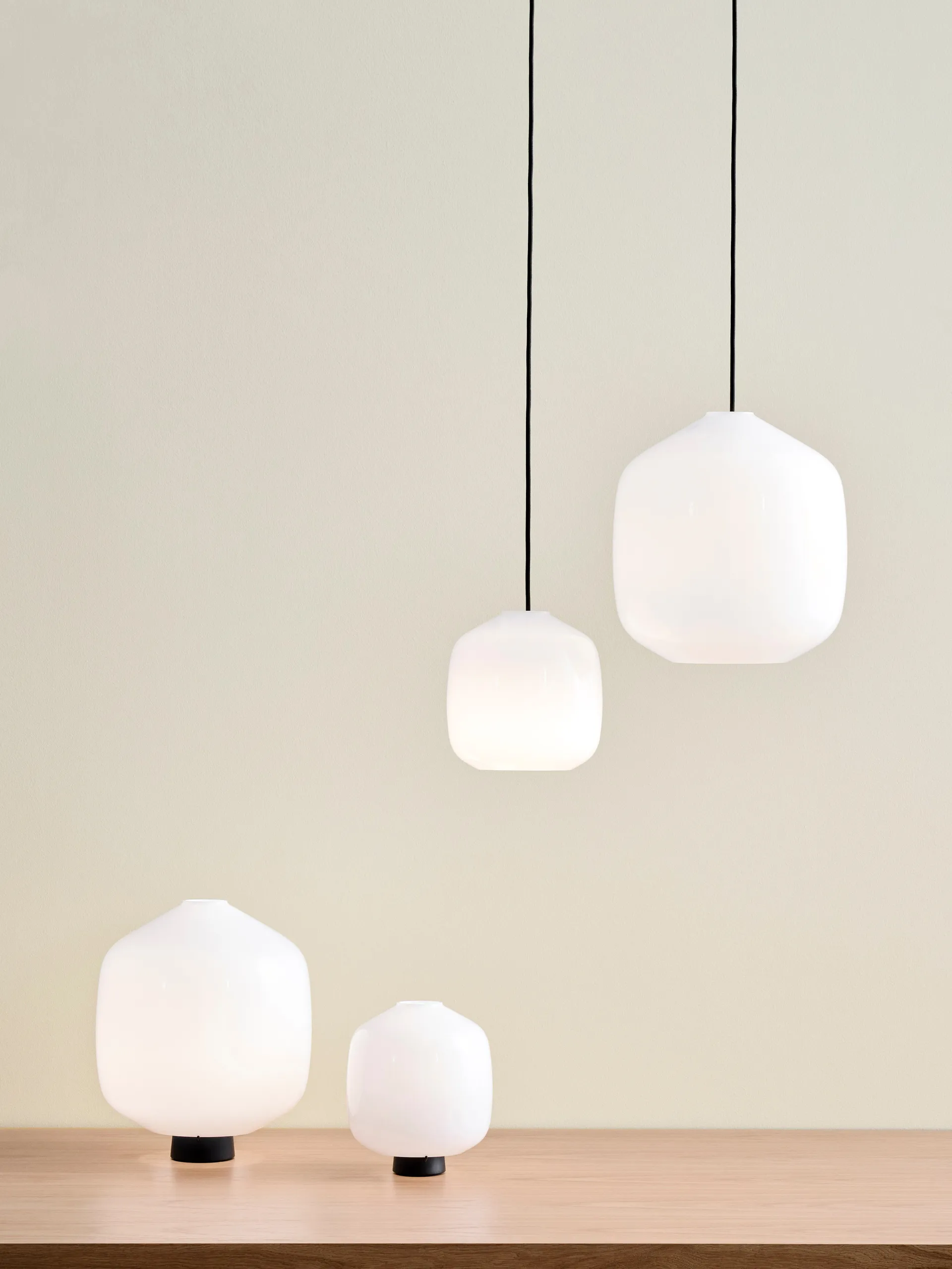 Buoy table lamp Ø20 cm, Opal glass-soft black HAY
