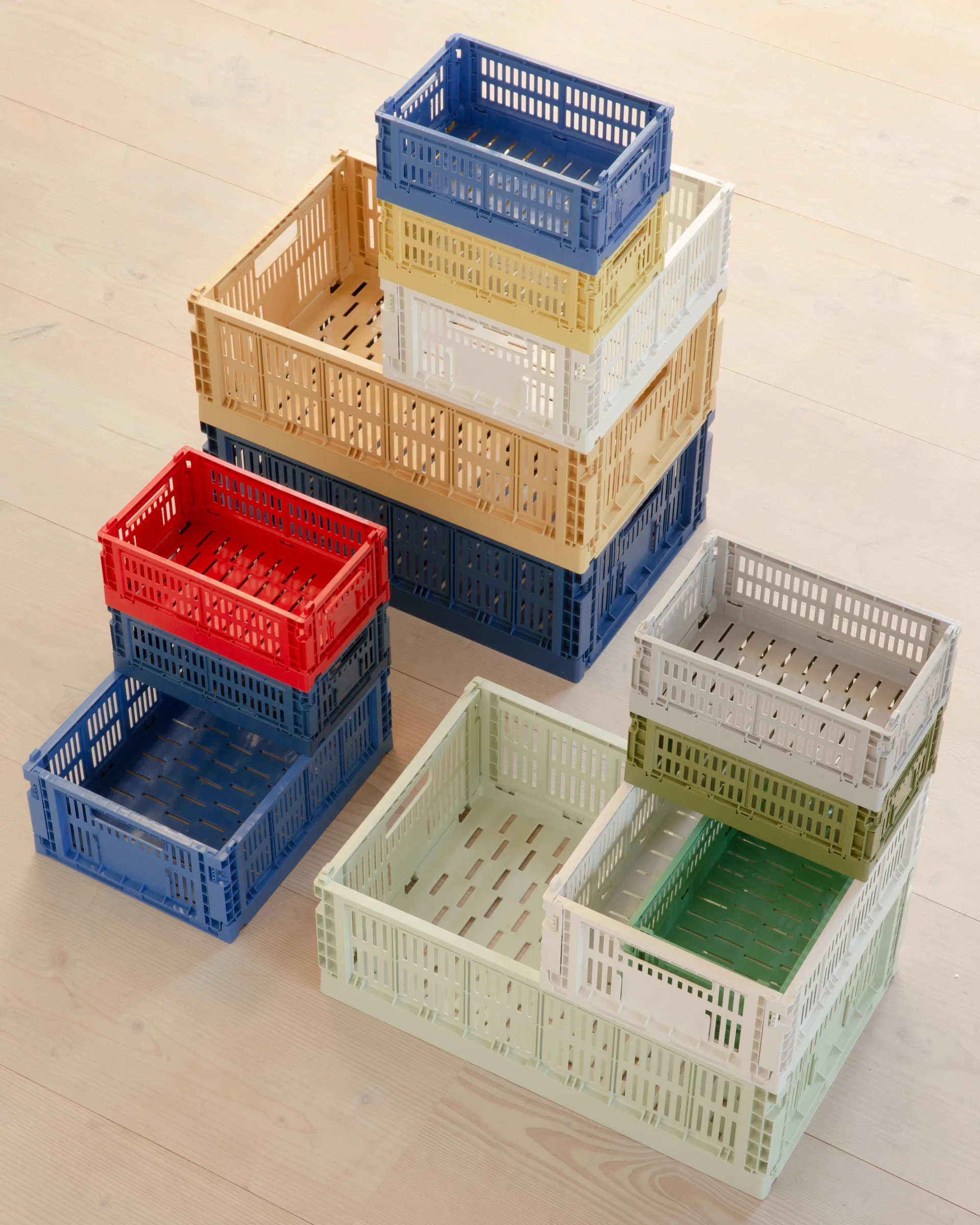 Colour Crate M 26.5x34.5 cm, Electric blue HAY