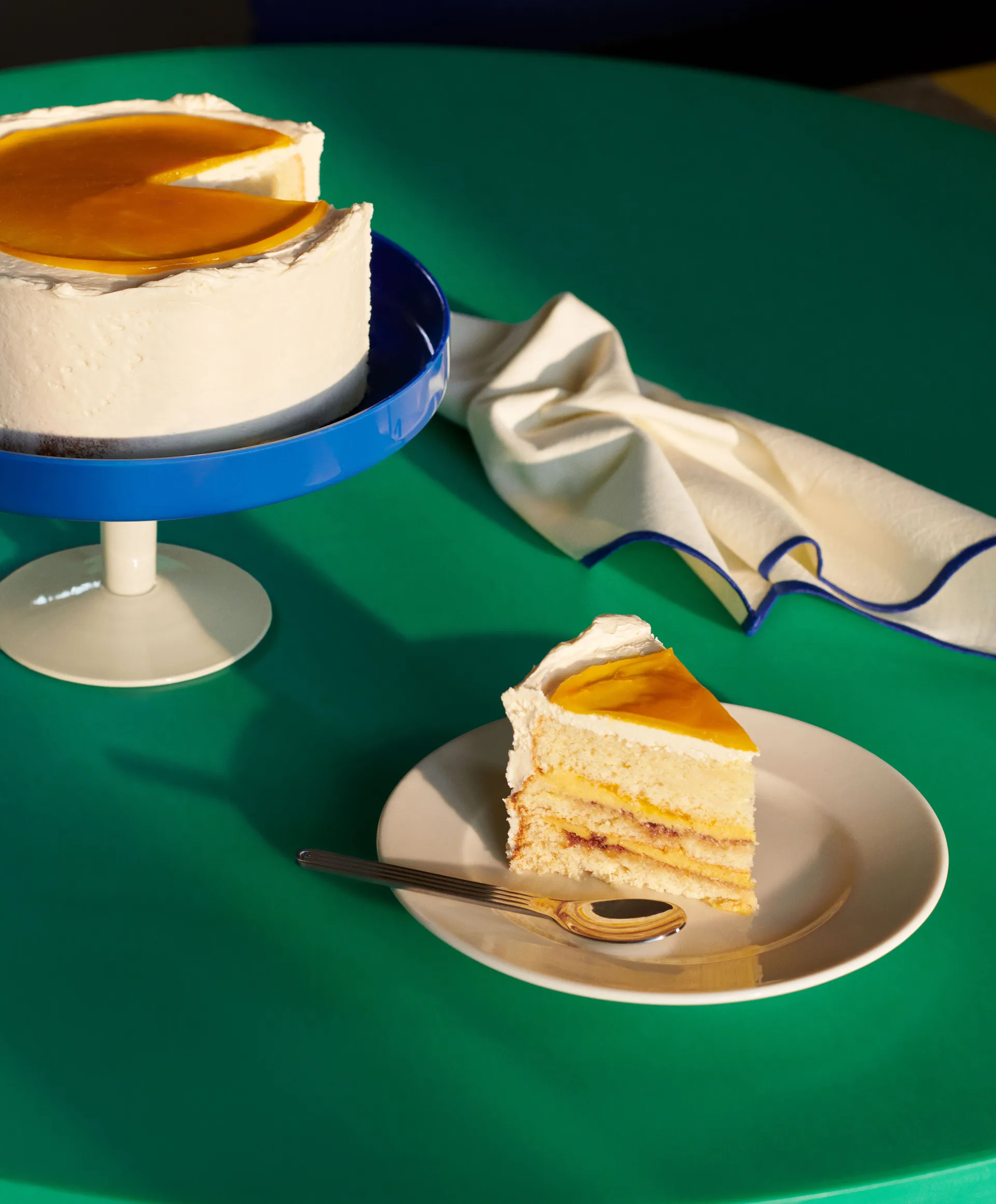 Display cake stand on foot Ø26.5 cm, Blue-beige HAY