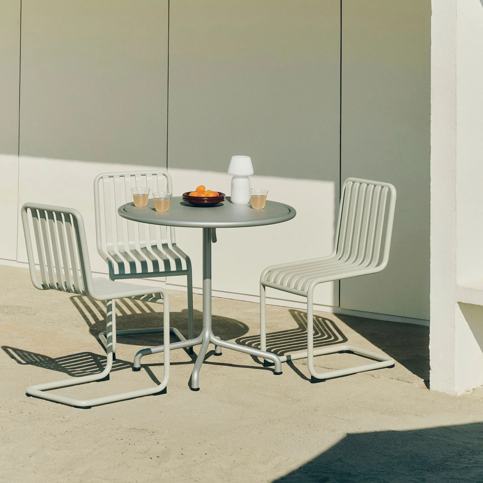 Palissade Cantilever chair, Cream white HAY