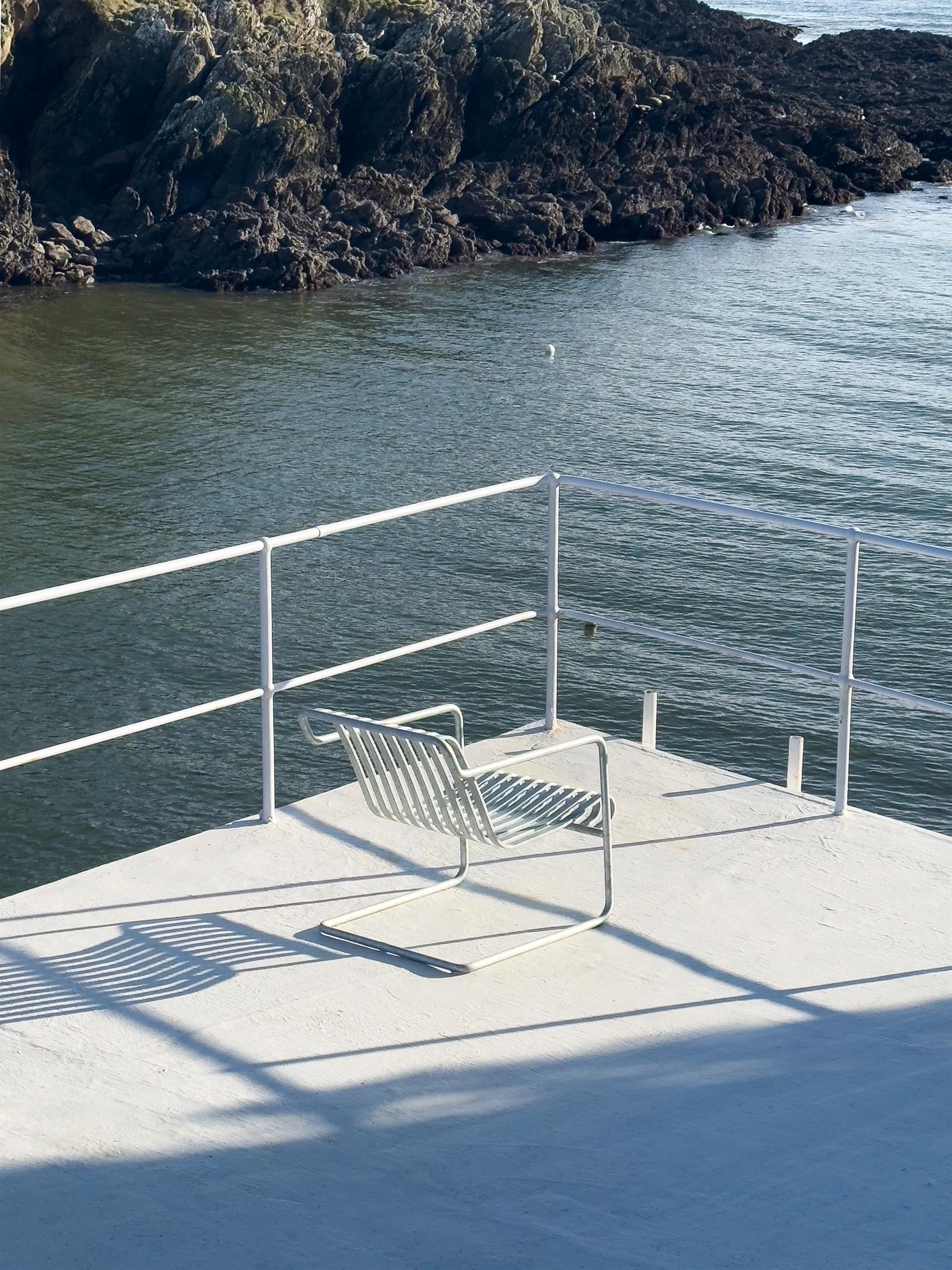 Palissade Cantilever Low lounge armchair, Hot galvanised steel HAY