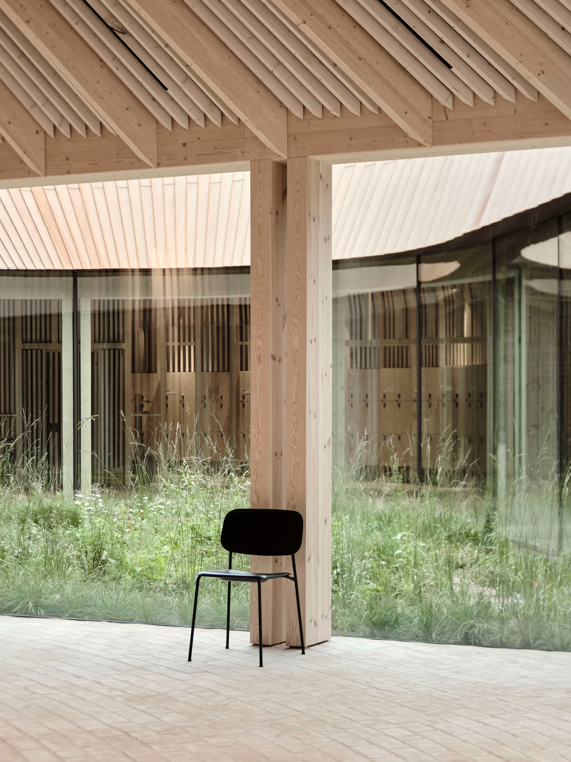 Soft Edge 40 chair, Black oak-black steel frame HAY