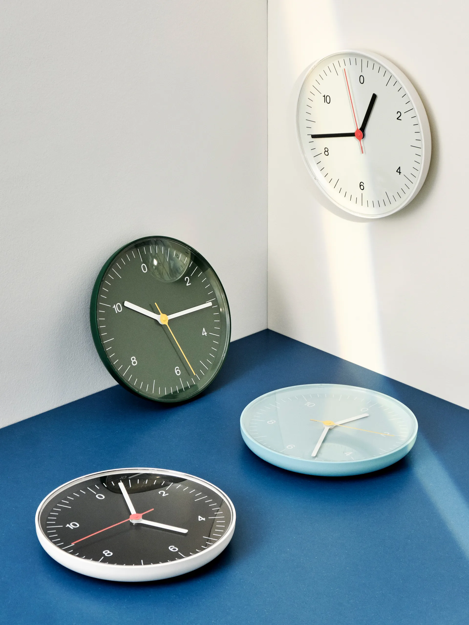 Wall Clock Ø26.5 cm, Blue HAY