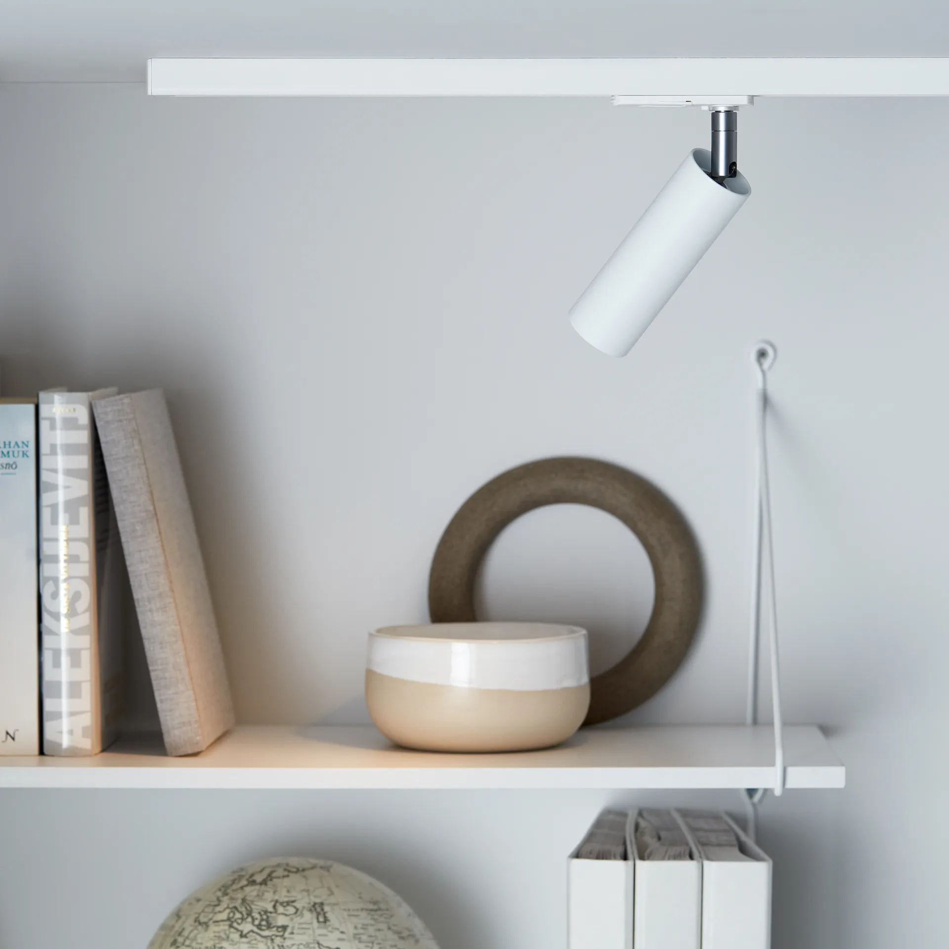 Pipeline spotlight global 1-fas, Matte white Herstal