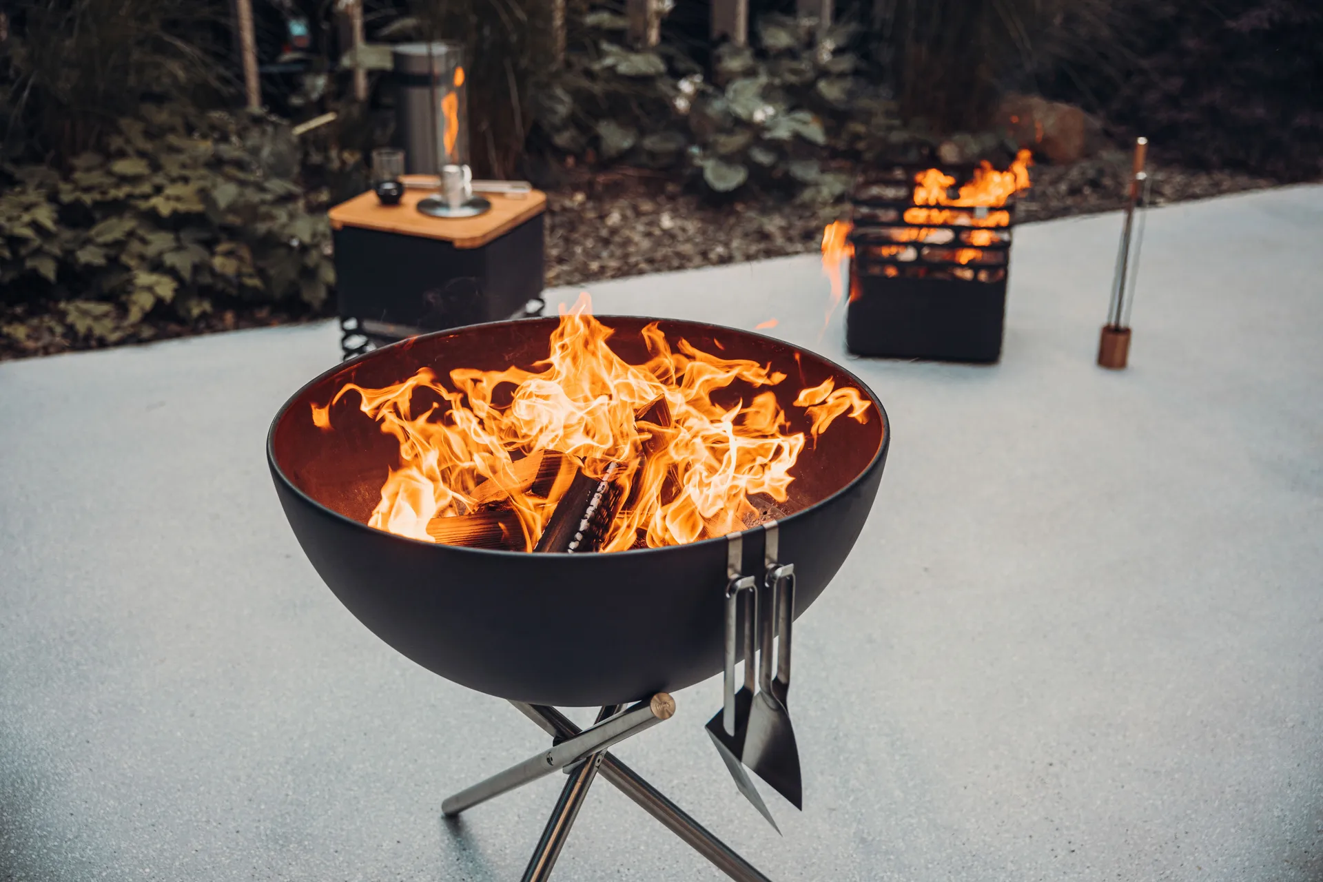 BOWL 70 fire pit, Black-silver, tripod stand Höfats