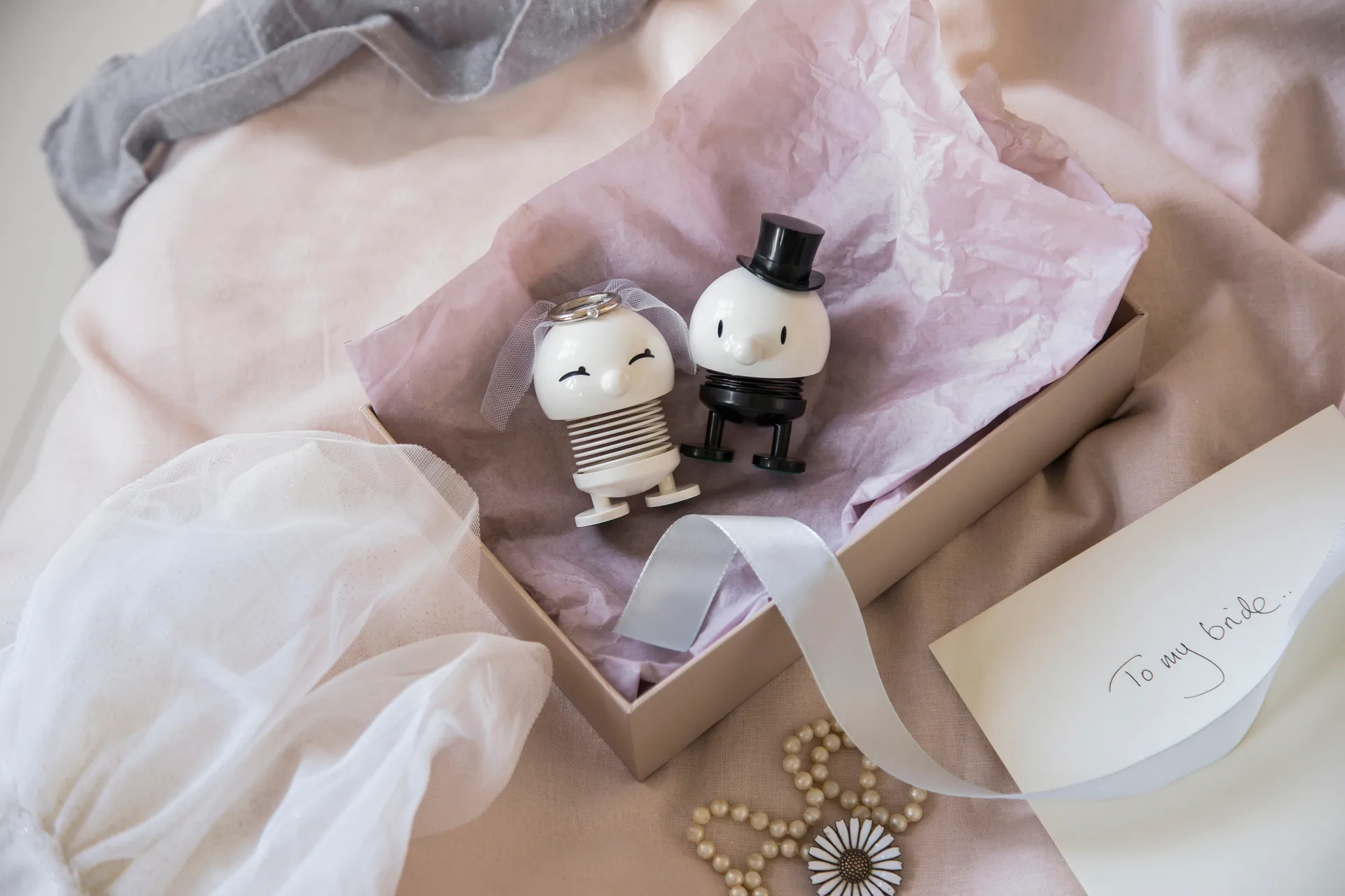 Hoptimist Bride & Groom figure 2 pieces, White Hoptimist