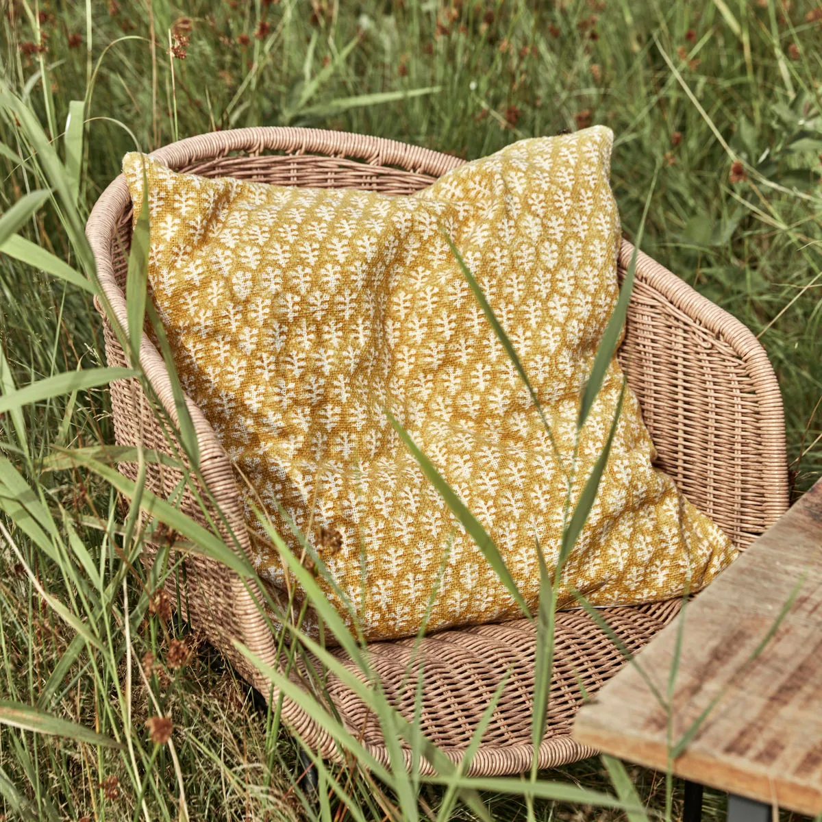 Relief cushion cover 50x50 cm, Yellow House Doctor