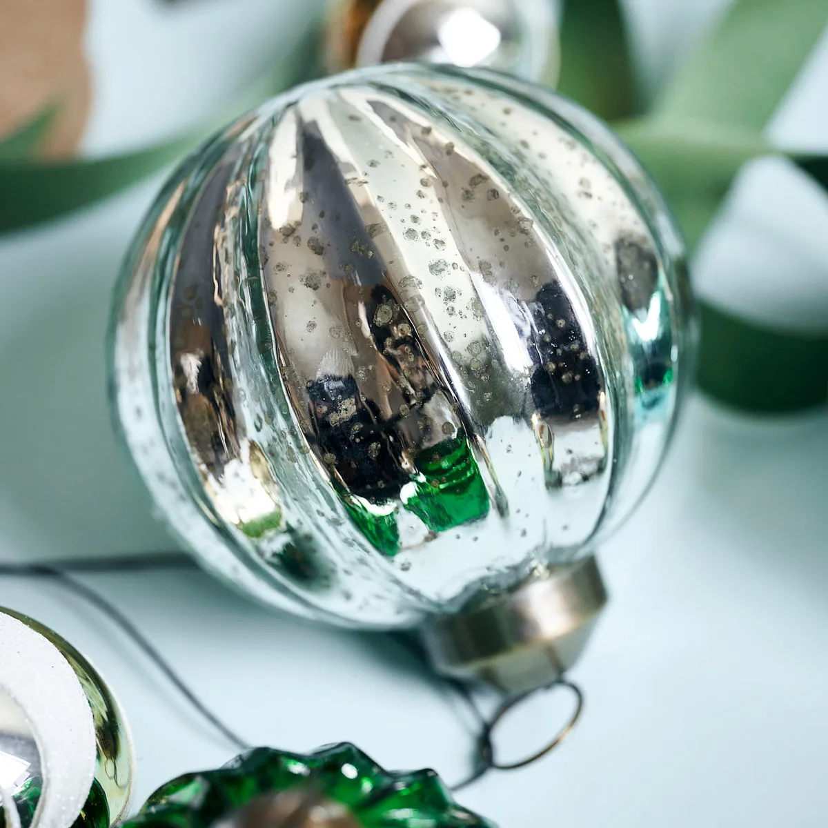 Shim Christmas tree bauble Ø10 cm, Silver House Doctor