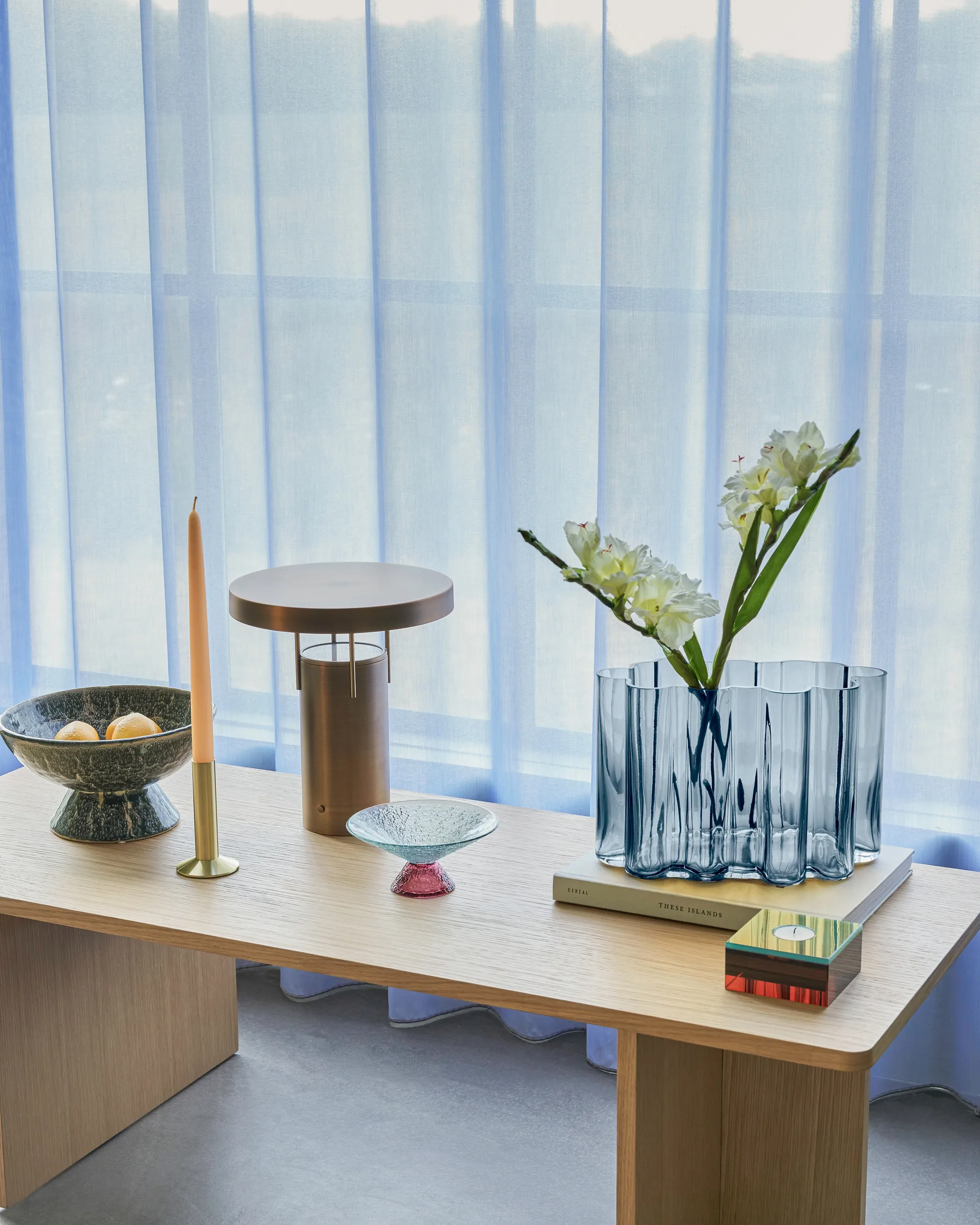 BringMe portable table lamp, Burnished brass, 28 cm Hübsch