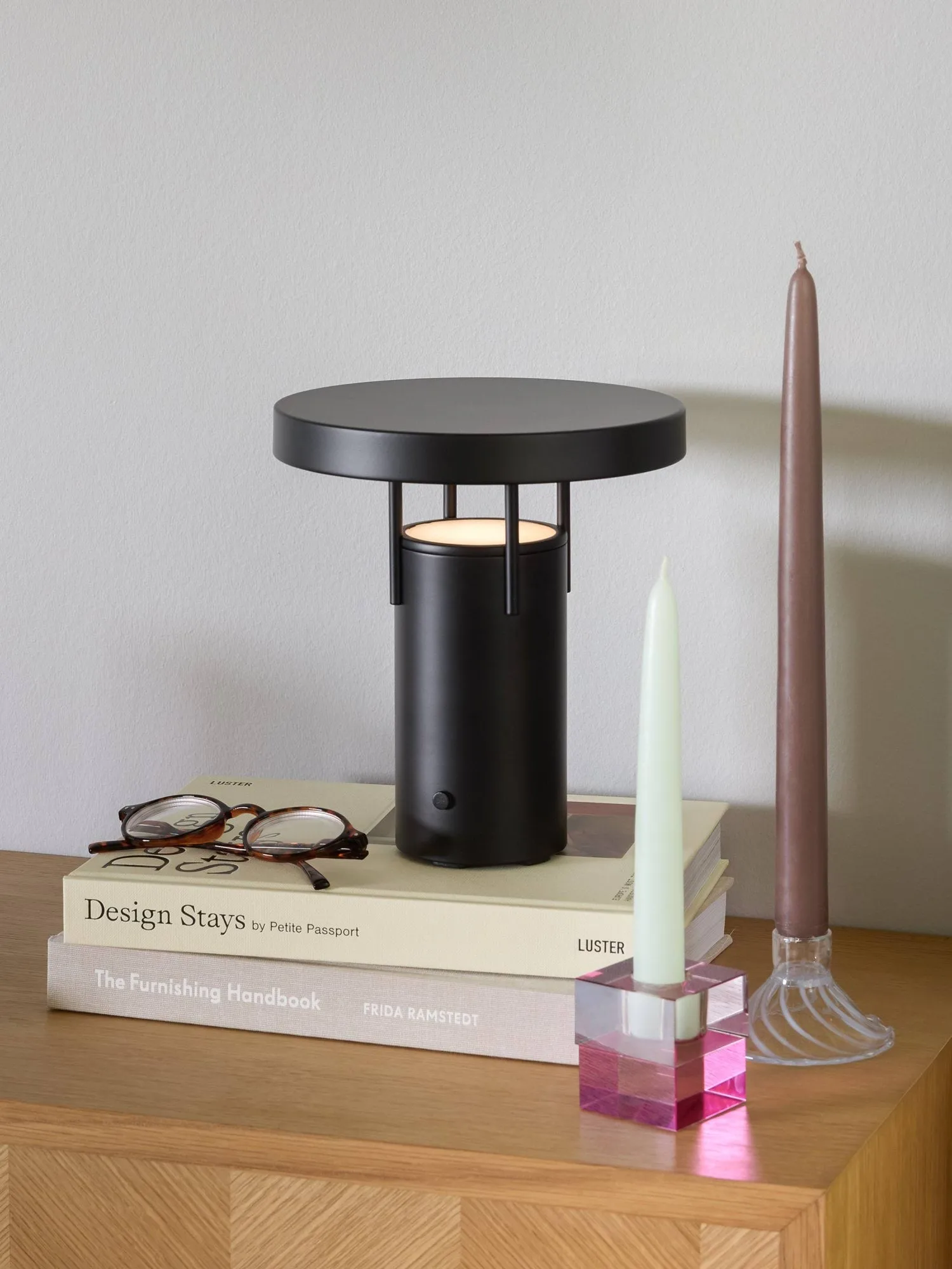 BringMe portable table lamp, Matte black, mini 20 cm Hübsch