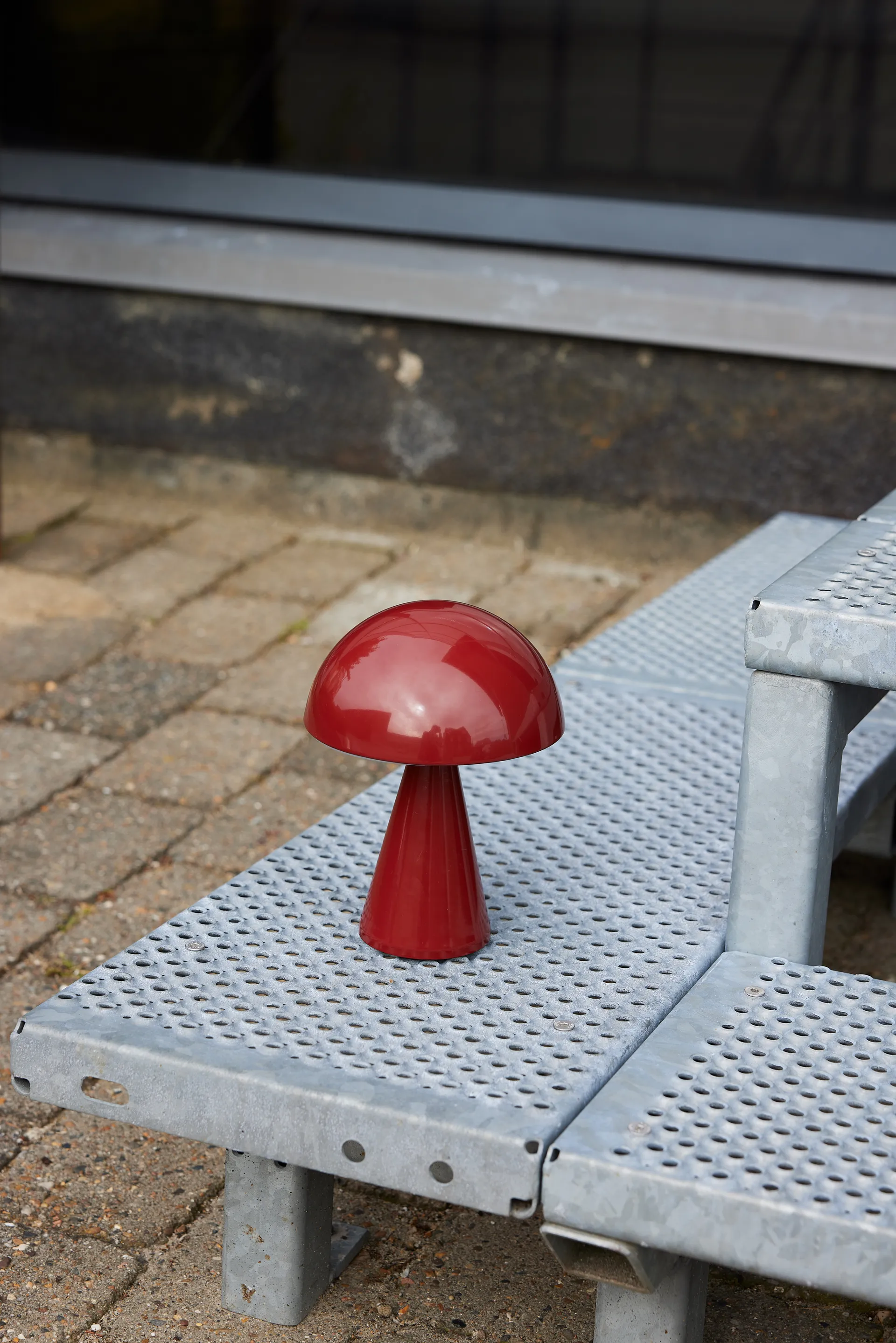 Mush portable table lamp, Red Hübsch