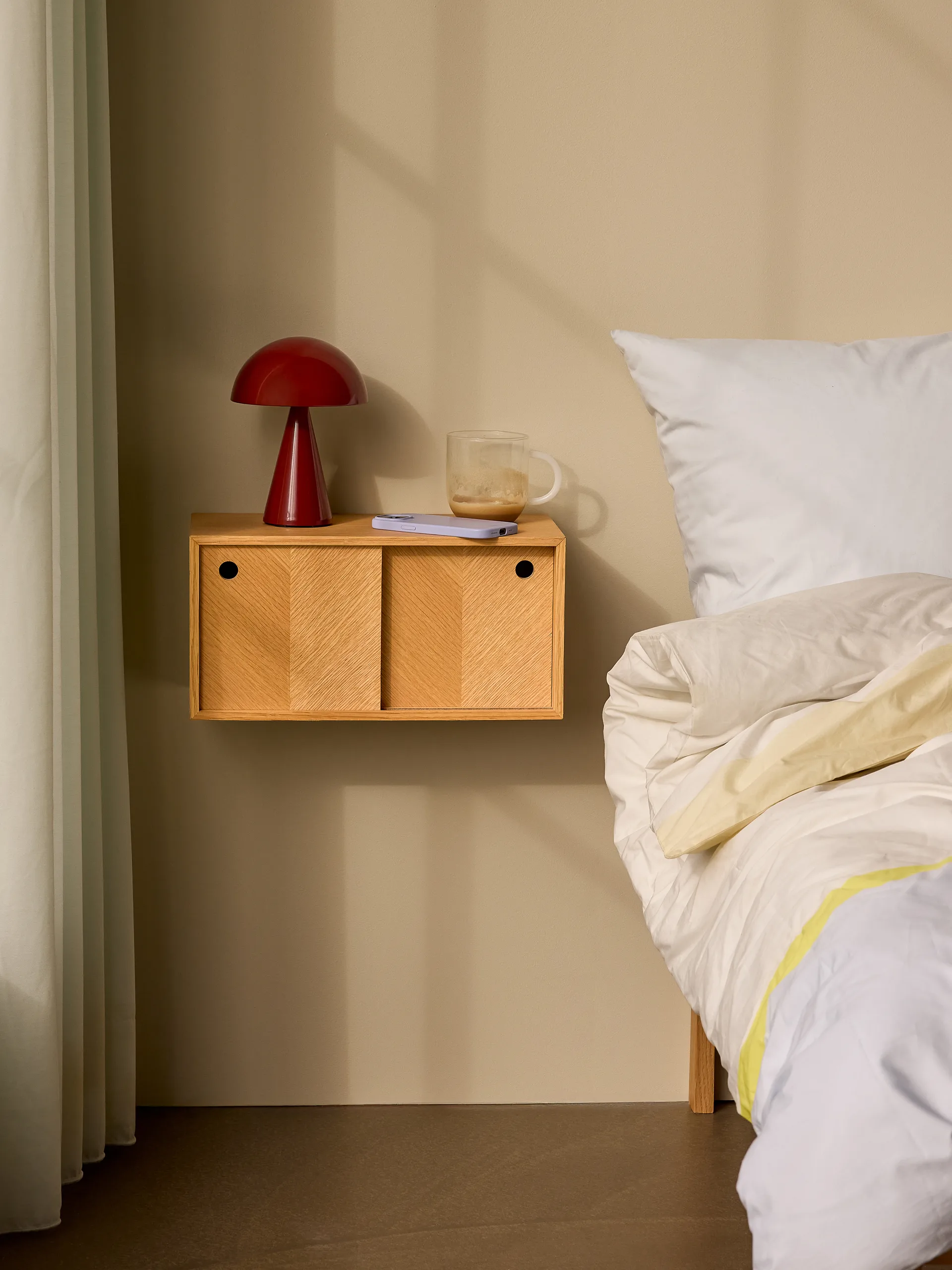 Mush portable table lamp, Red Hübsch