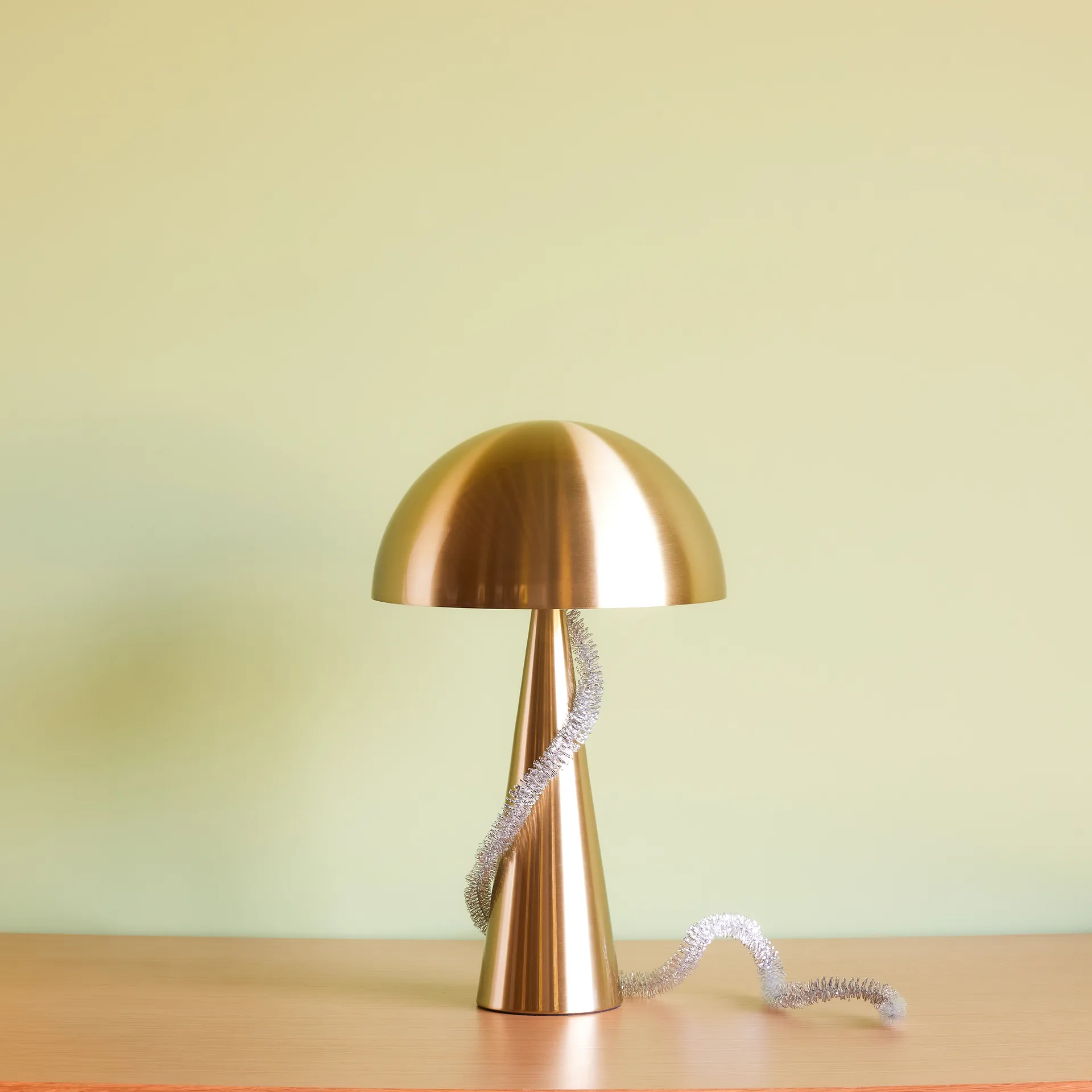 Mush table lamp, Brass, tall 50 cm Hübsch