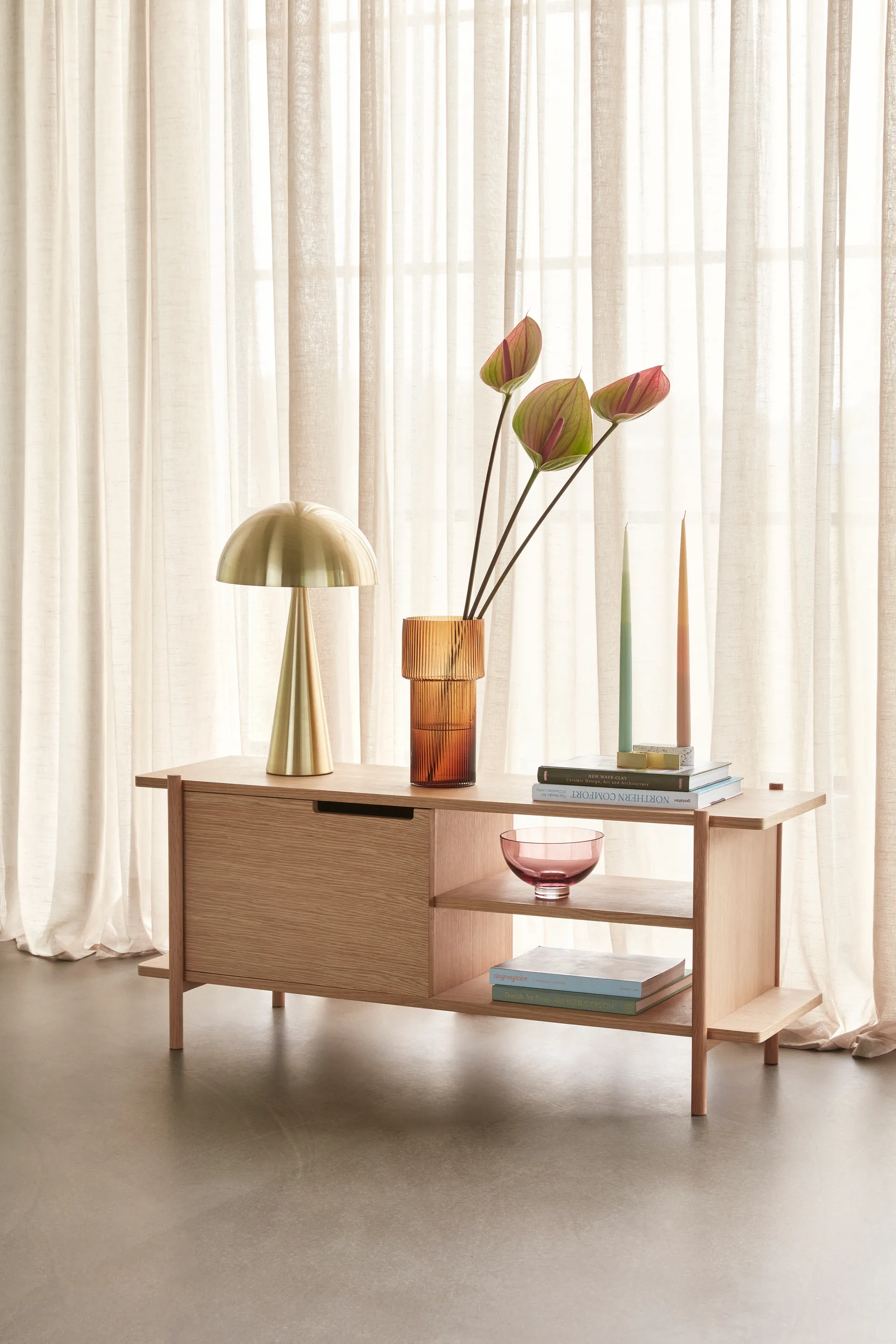 Mush table lamp, Brass, tall 50 cm Hübsch