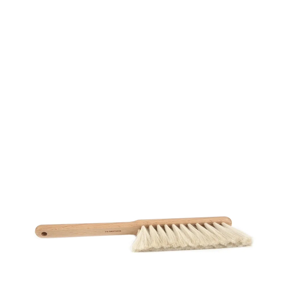 Iris dust brush, Oiled beech, goat hair Iris Hantverk
