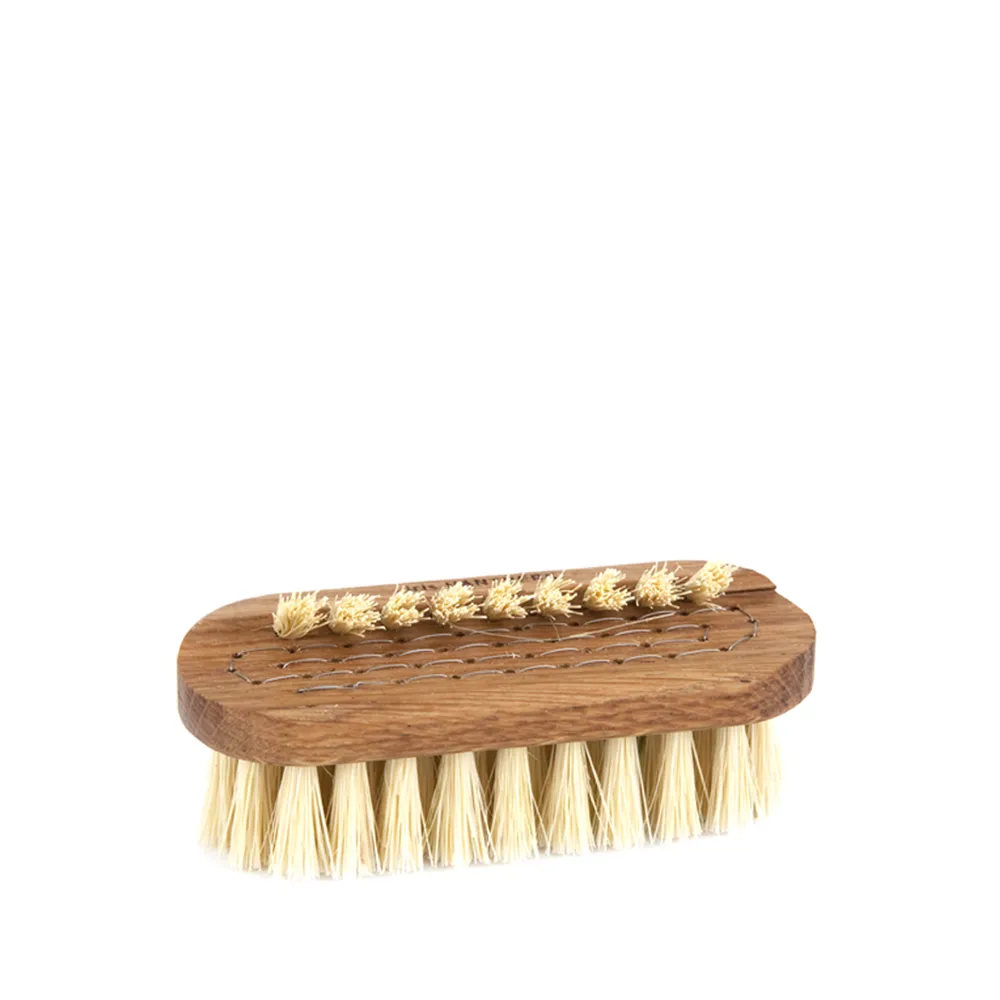 Iris Lovisa nail brush, Oiled oak, large, white fibre Iris Hantverk