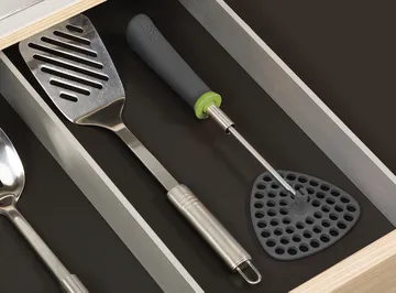 Delta potato masher 30.2 cm - Green-gray - Joseph Joseph