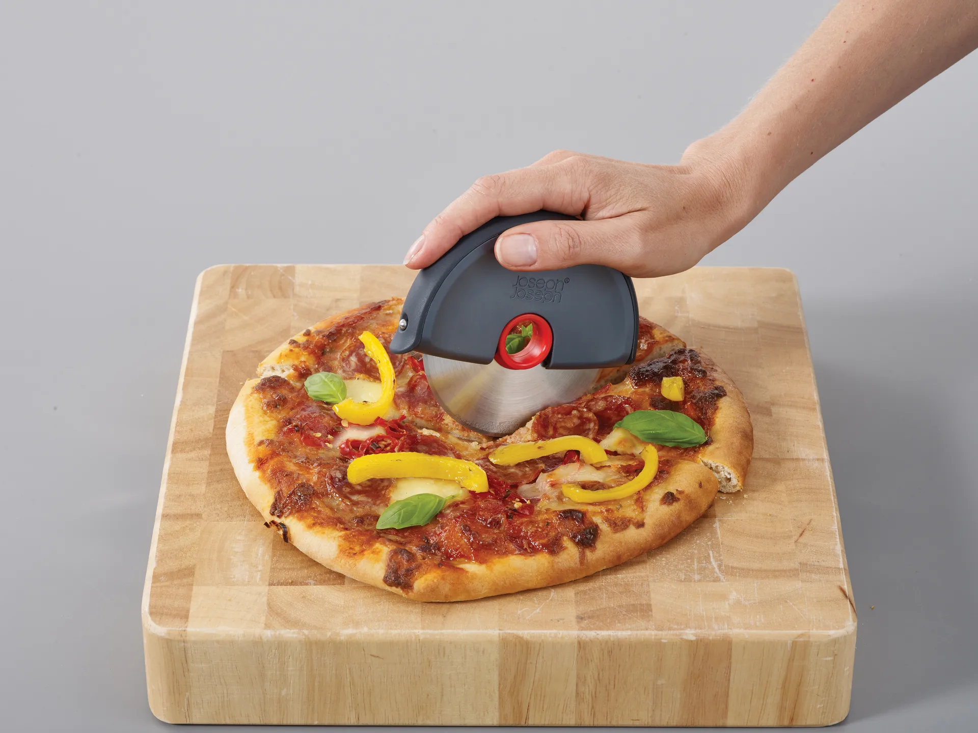 Disc easy clean pizza cutter 12.1 cm, Grey stainless steel Joseph Joseph