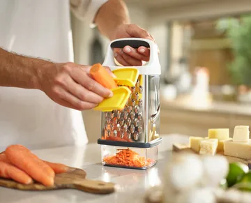Multi grip grater with container 17 cm - Yellow - Joseph Joseph